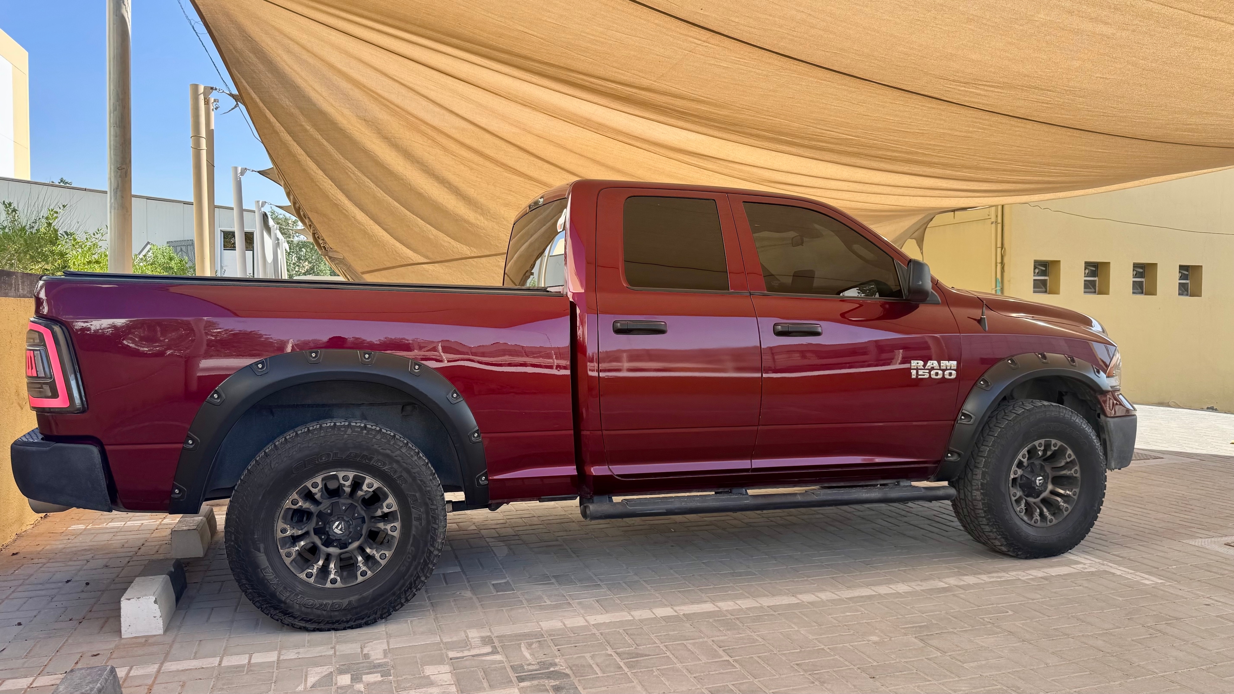 勃艮第 内存 1500 Limited Crew Cab 2018