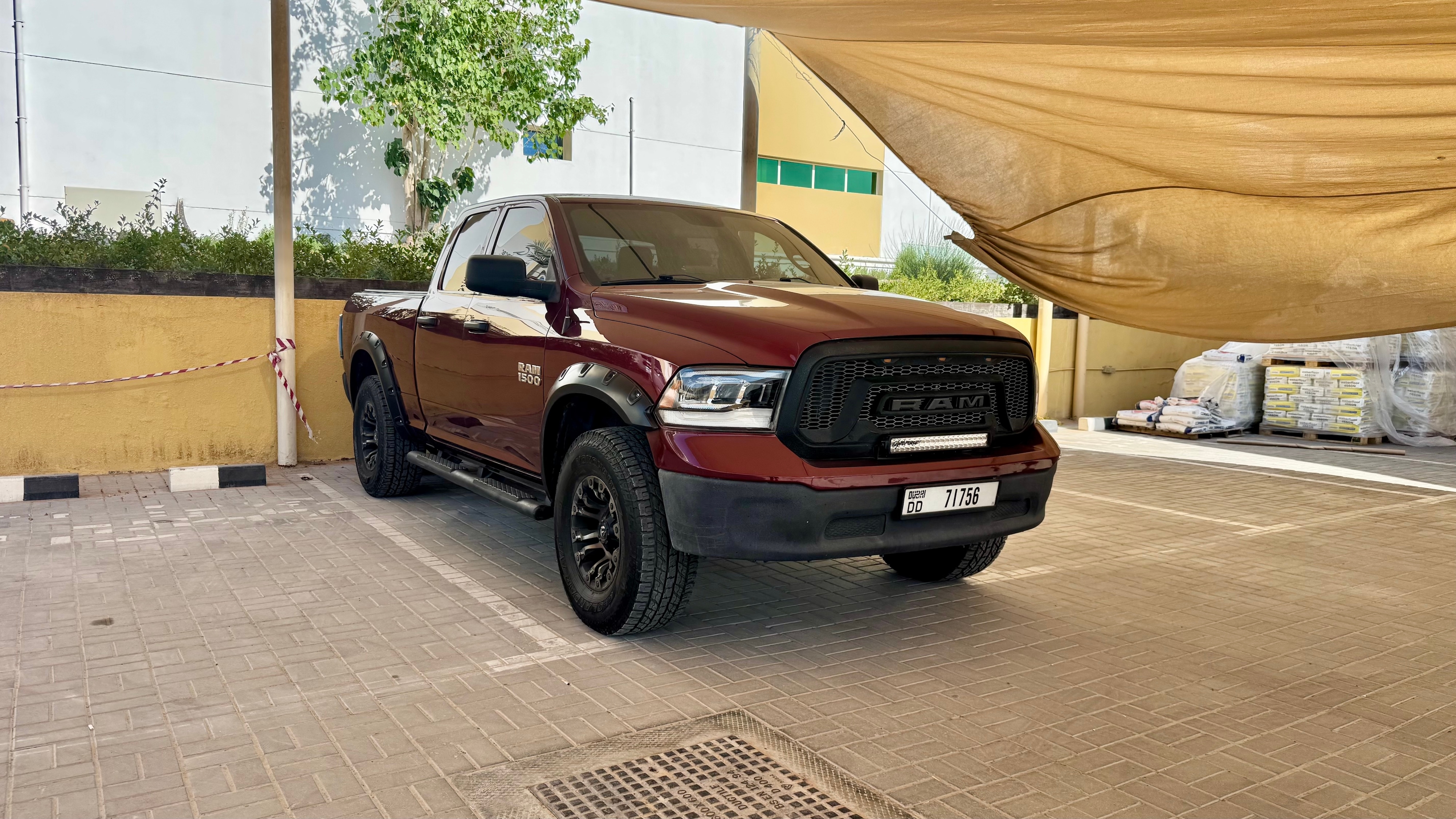 勃艮第 内存 1500 Limited Crew Cab 2018