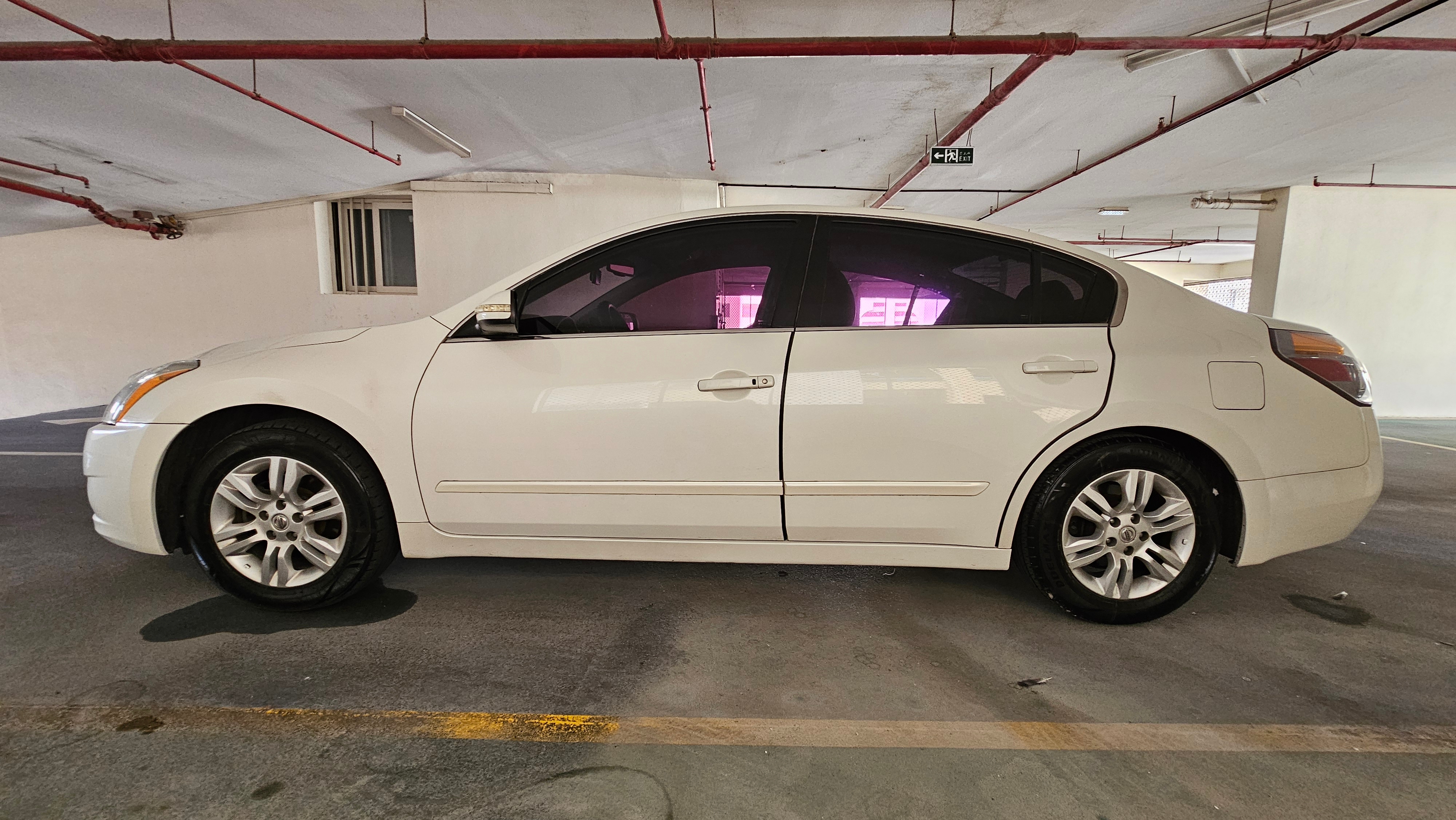 أبيض نيسان Altima 2.5 SL ٢٠١١