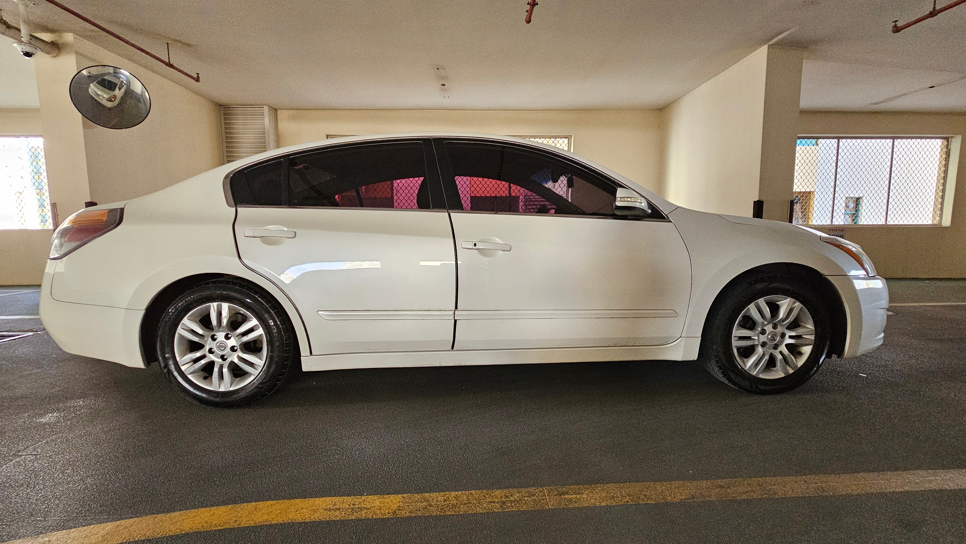 أبيض نيسان Altima 2.5 SL ٢٠١١