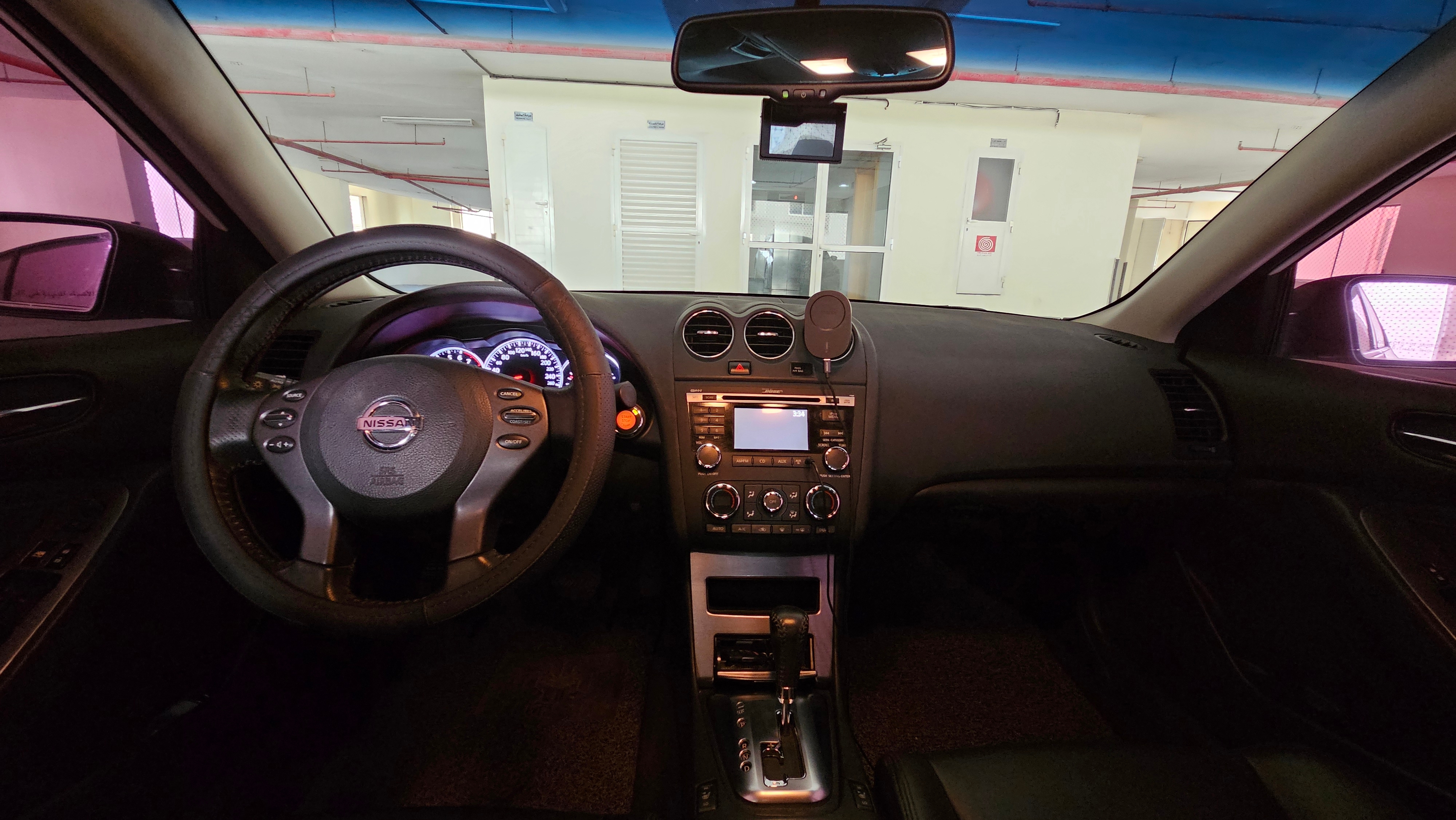 أبيض نيسان Altima 2.5 SL ٢٠١١