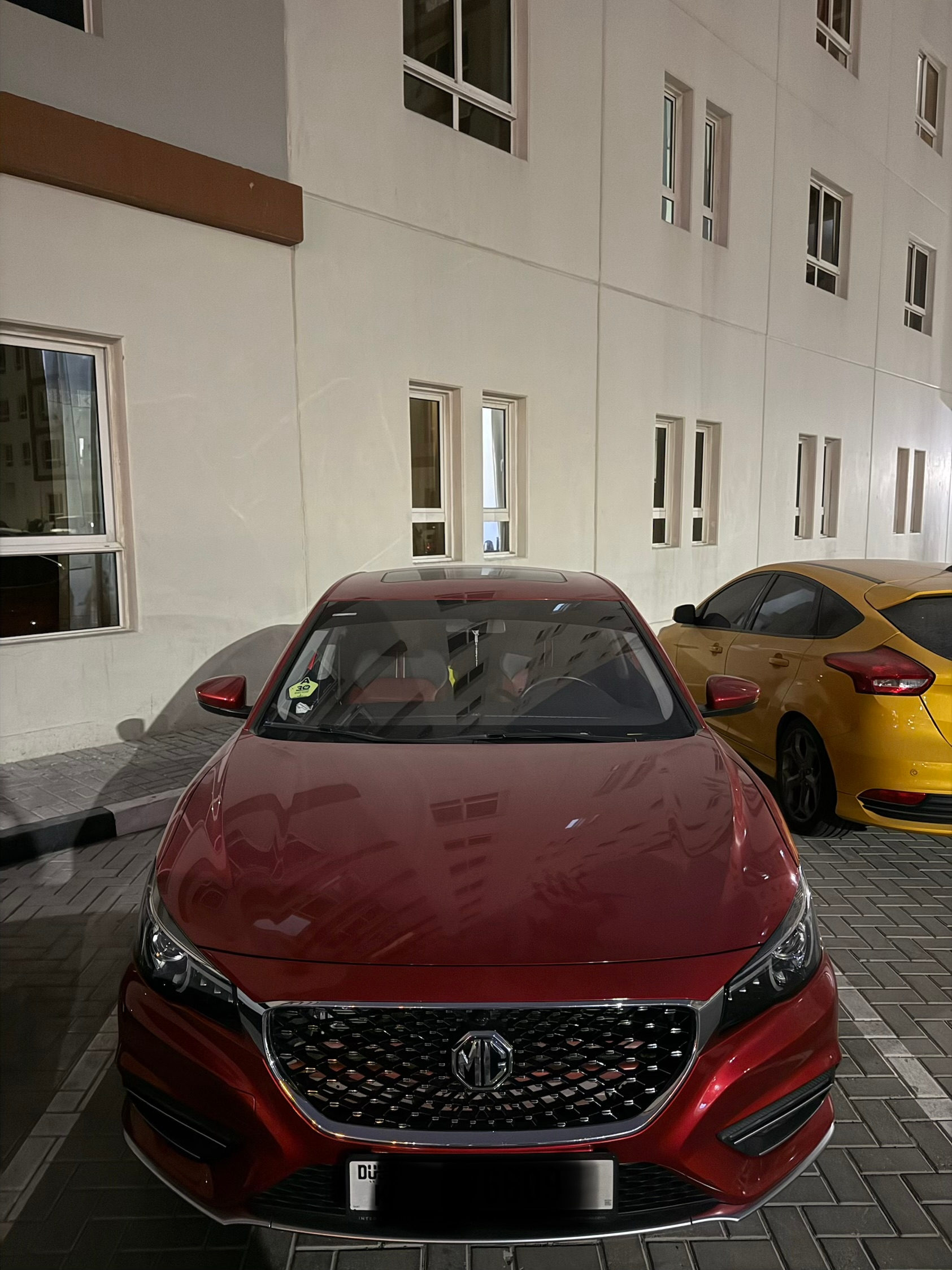 红色的 MG 6 Luxury 2023
