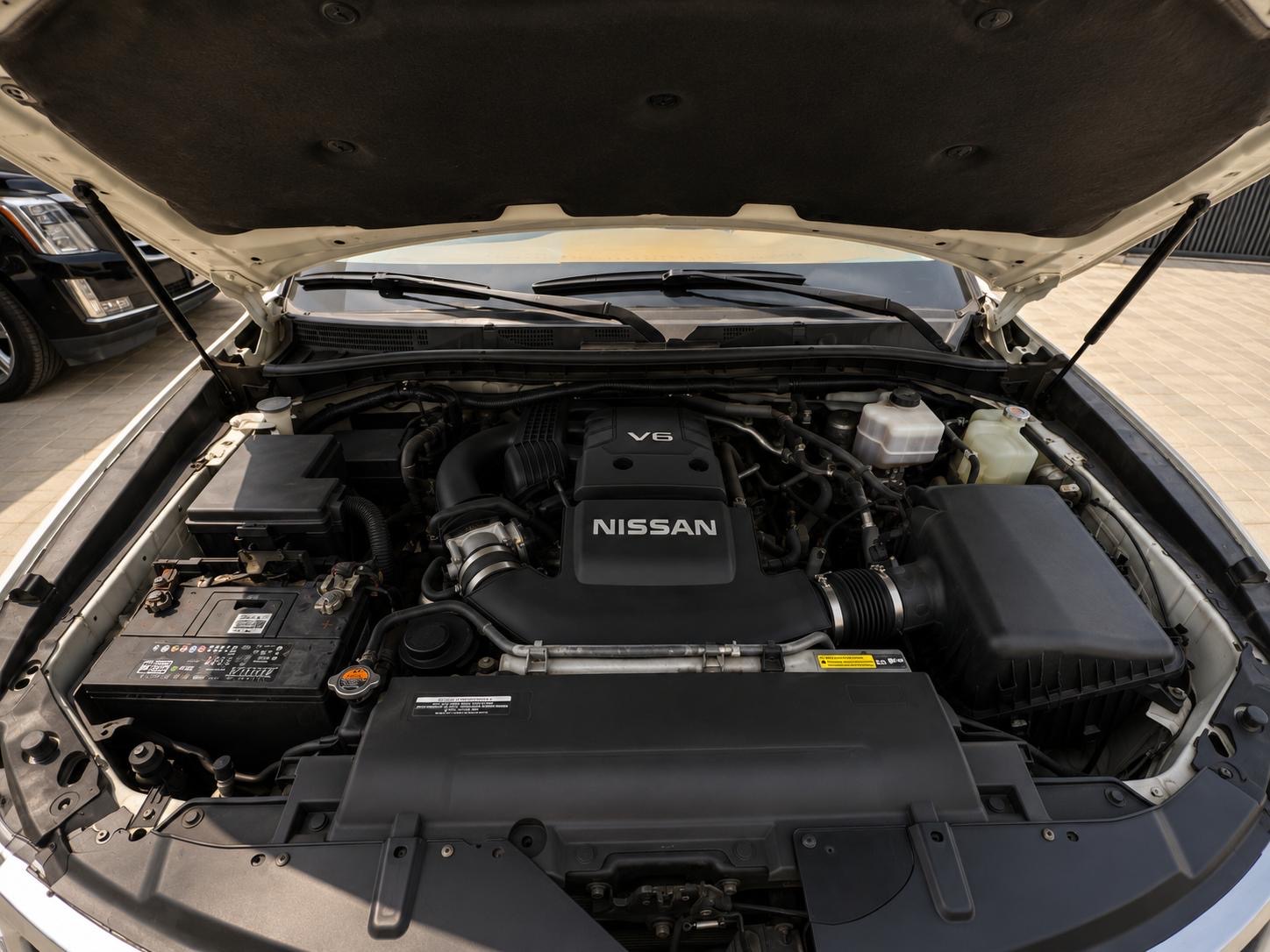 Weiß Nissan Patrol XE 2019