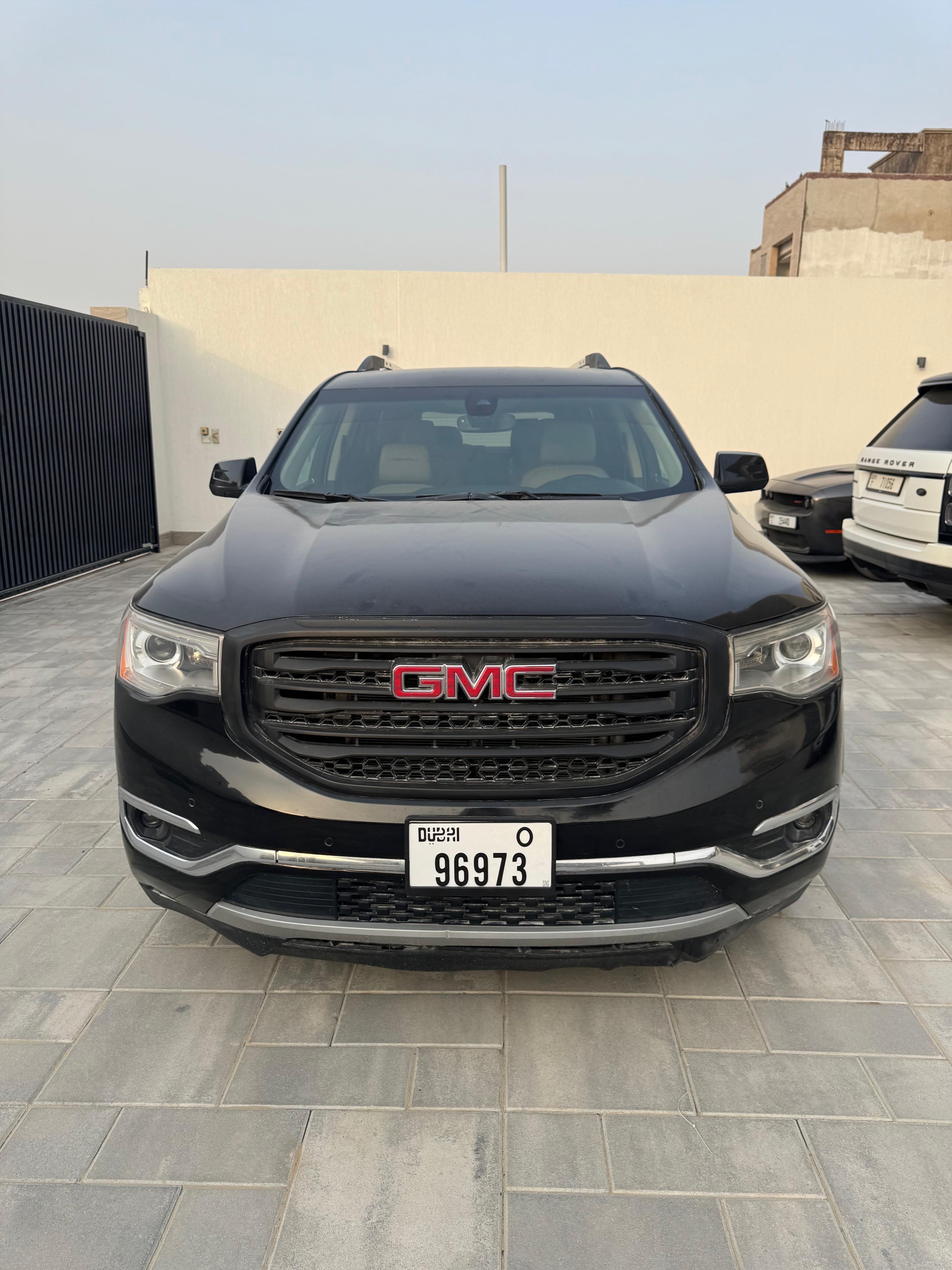 Черный GMC Acadia Denali 2018 год