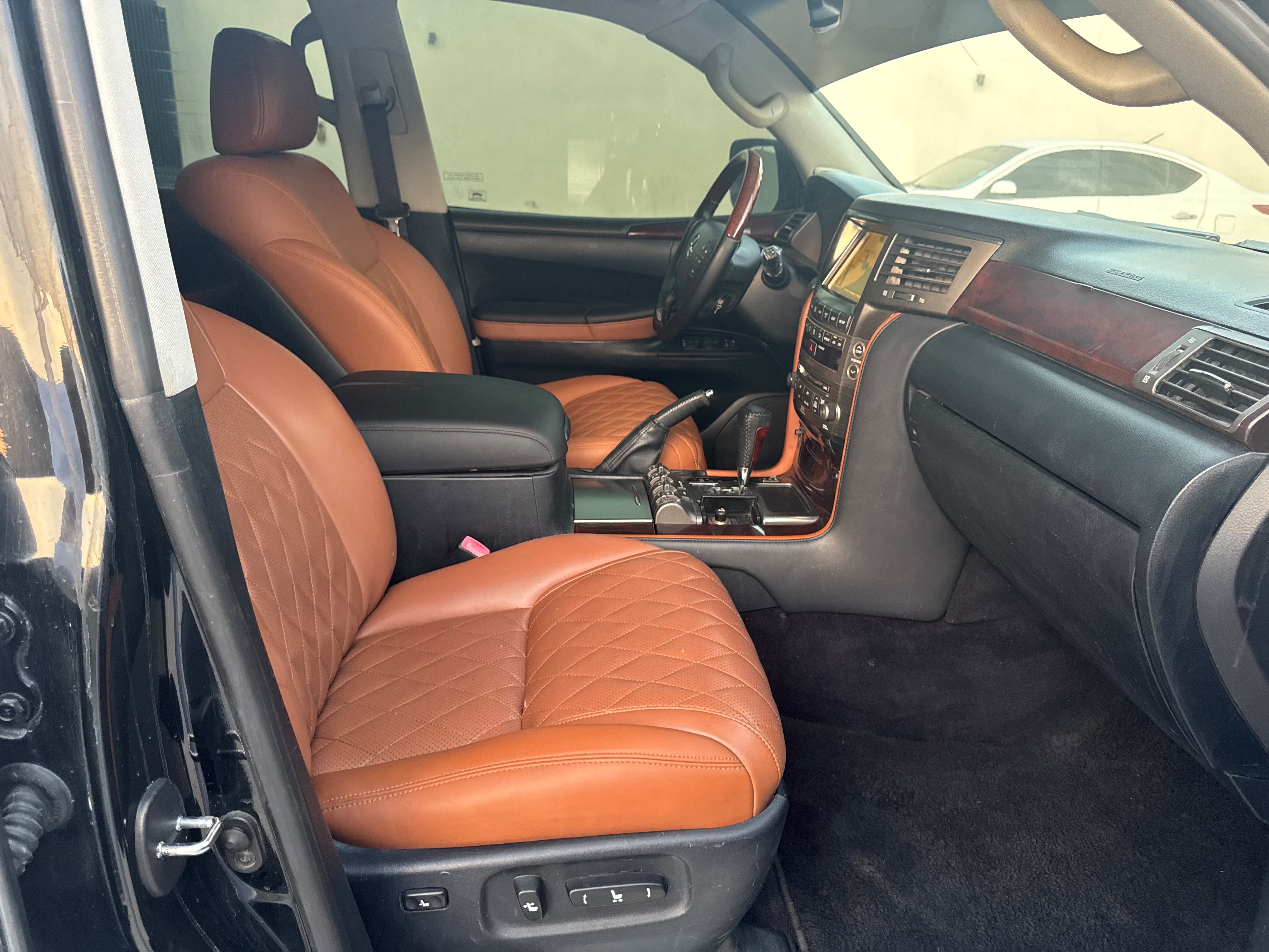 Black Lexus LX 570 Base 2011