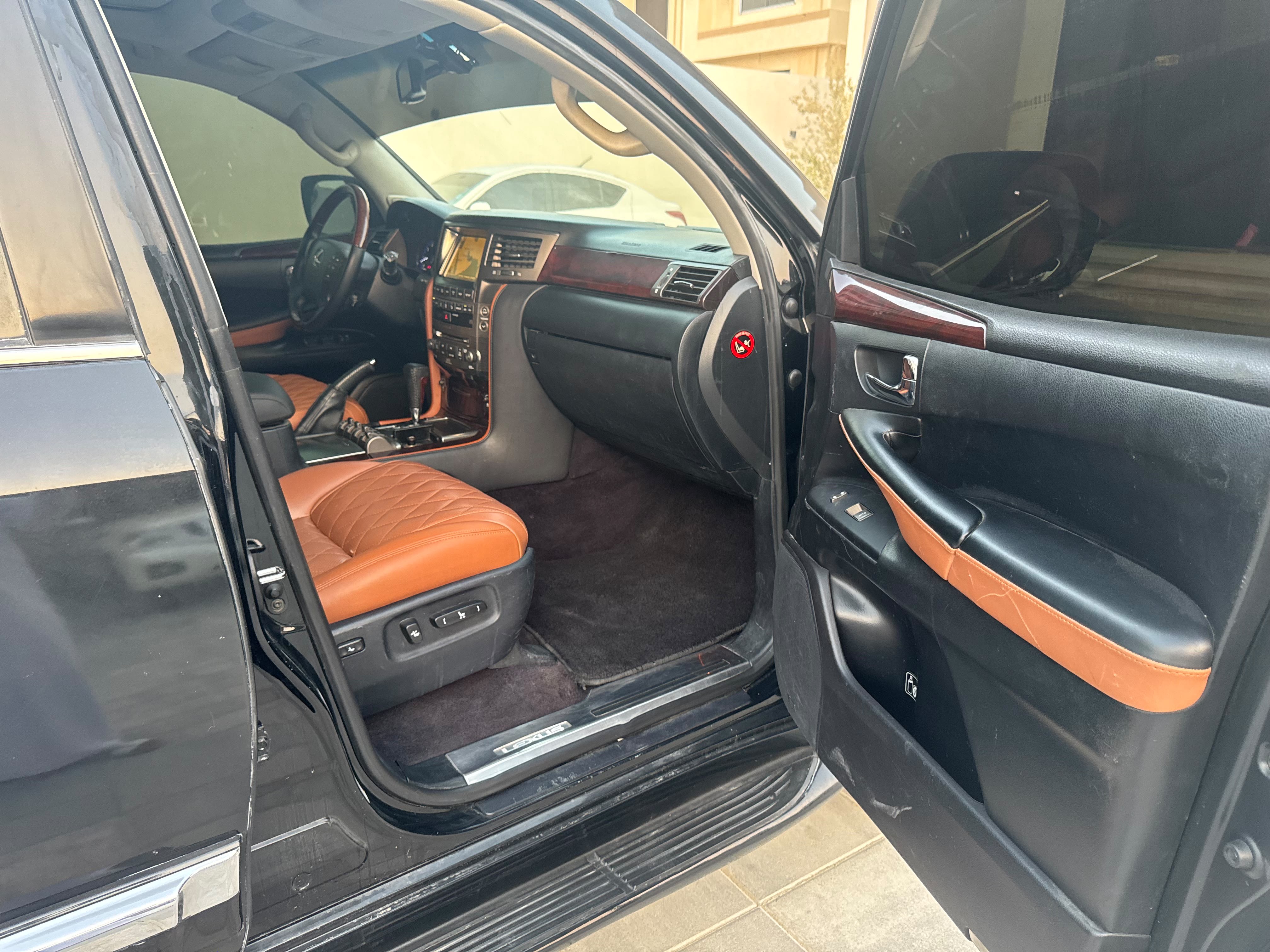 Black Lexus LX 570 Base 2011