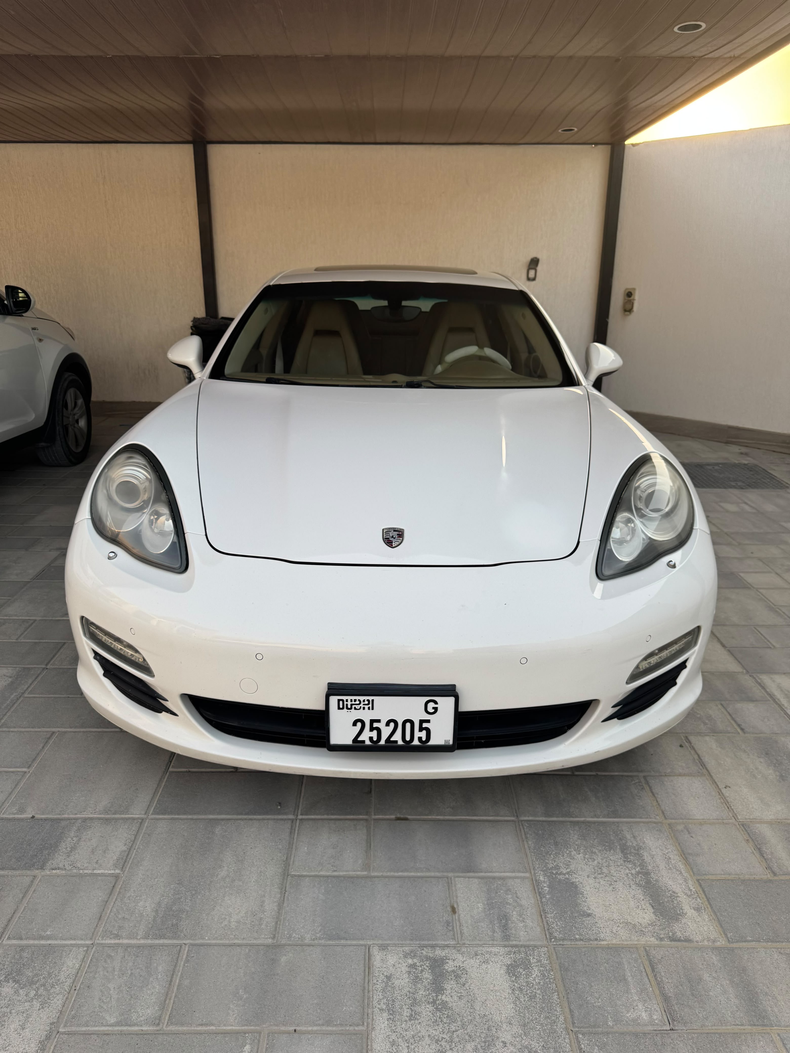 White Porsche Panamera 4S 2011