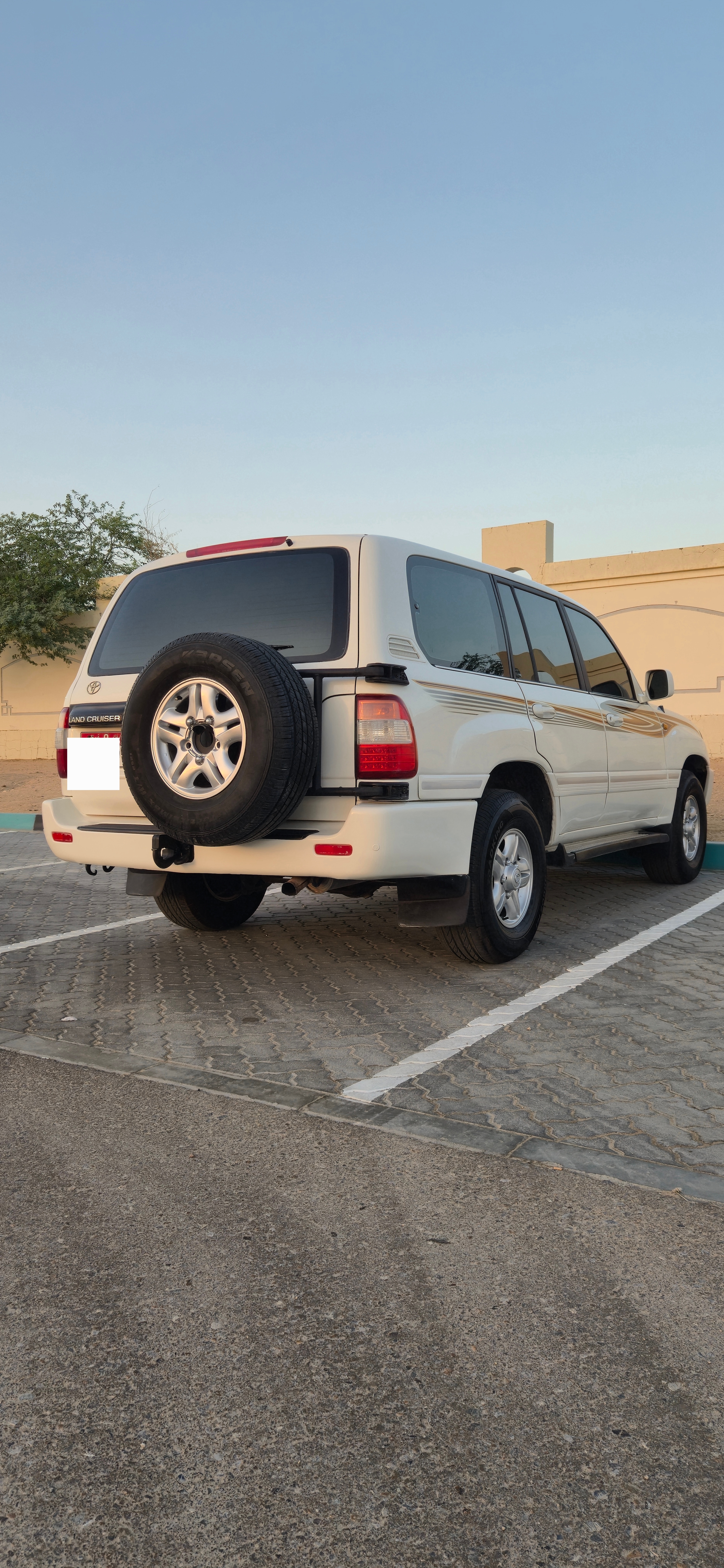Bianca Toyota Land Cruiser GXR V6 2006