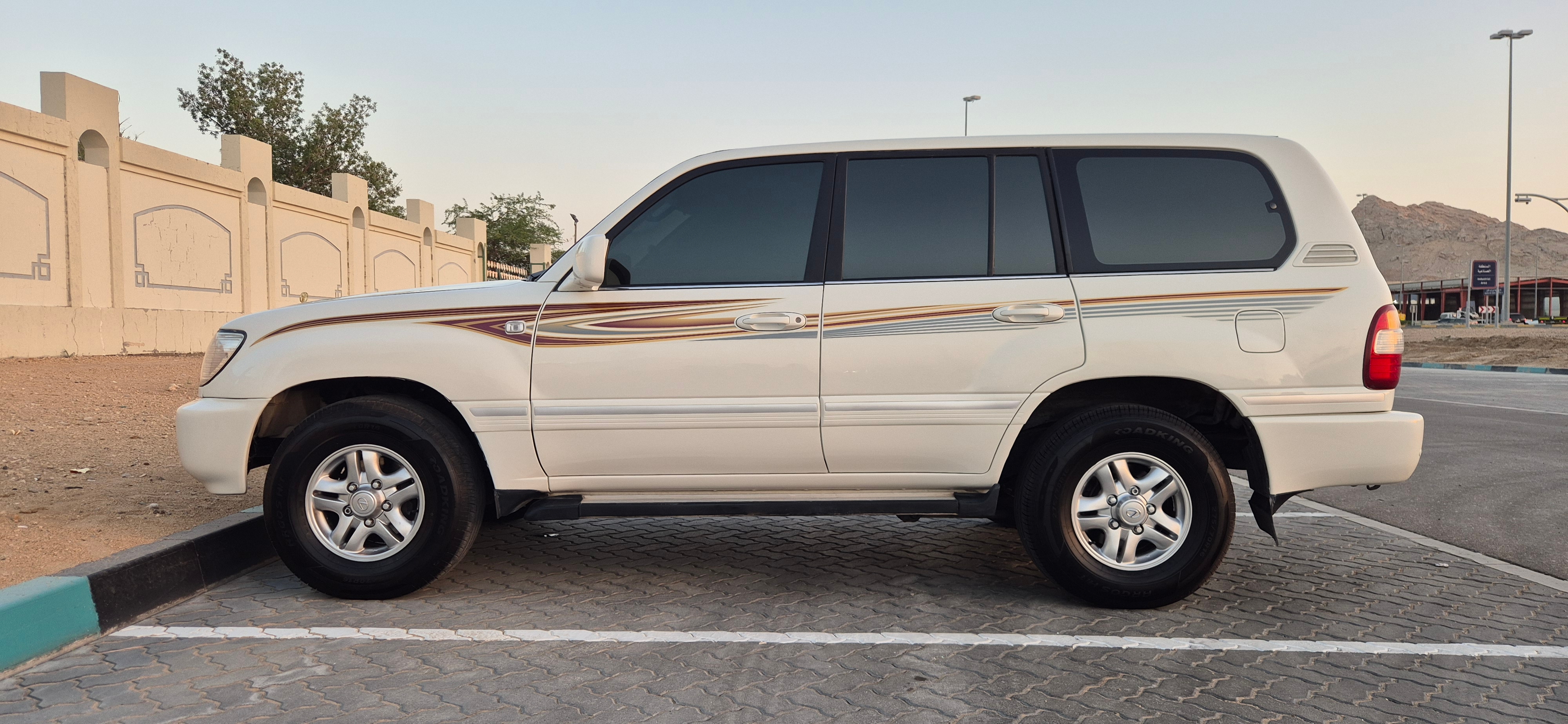 Bianca Toyota Land Cruiser GXR V6 2006