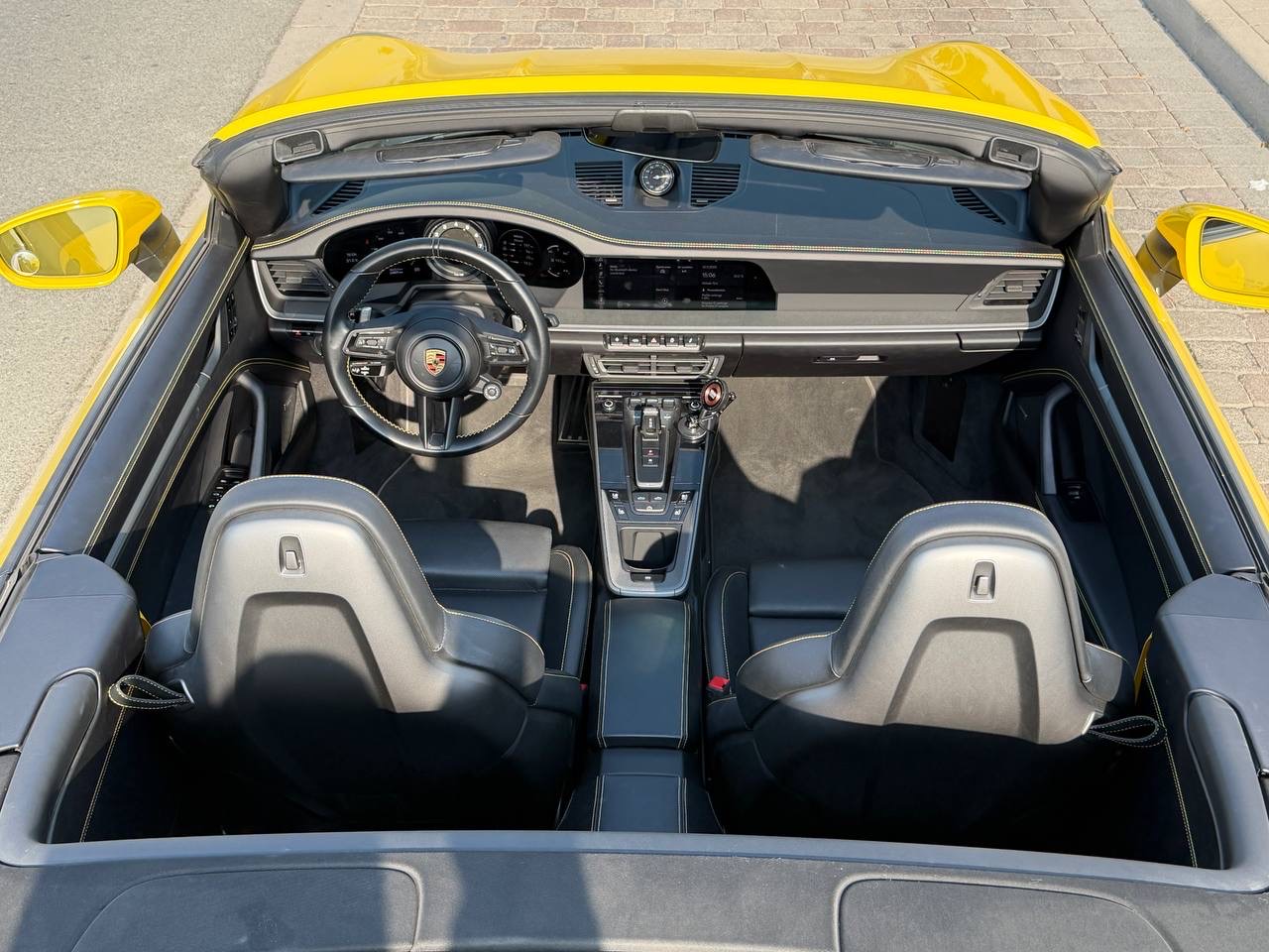 Jaune Porsche 911 Cabriolet 2021