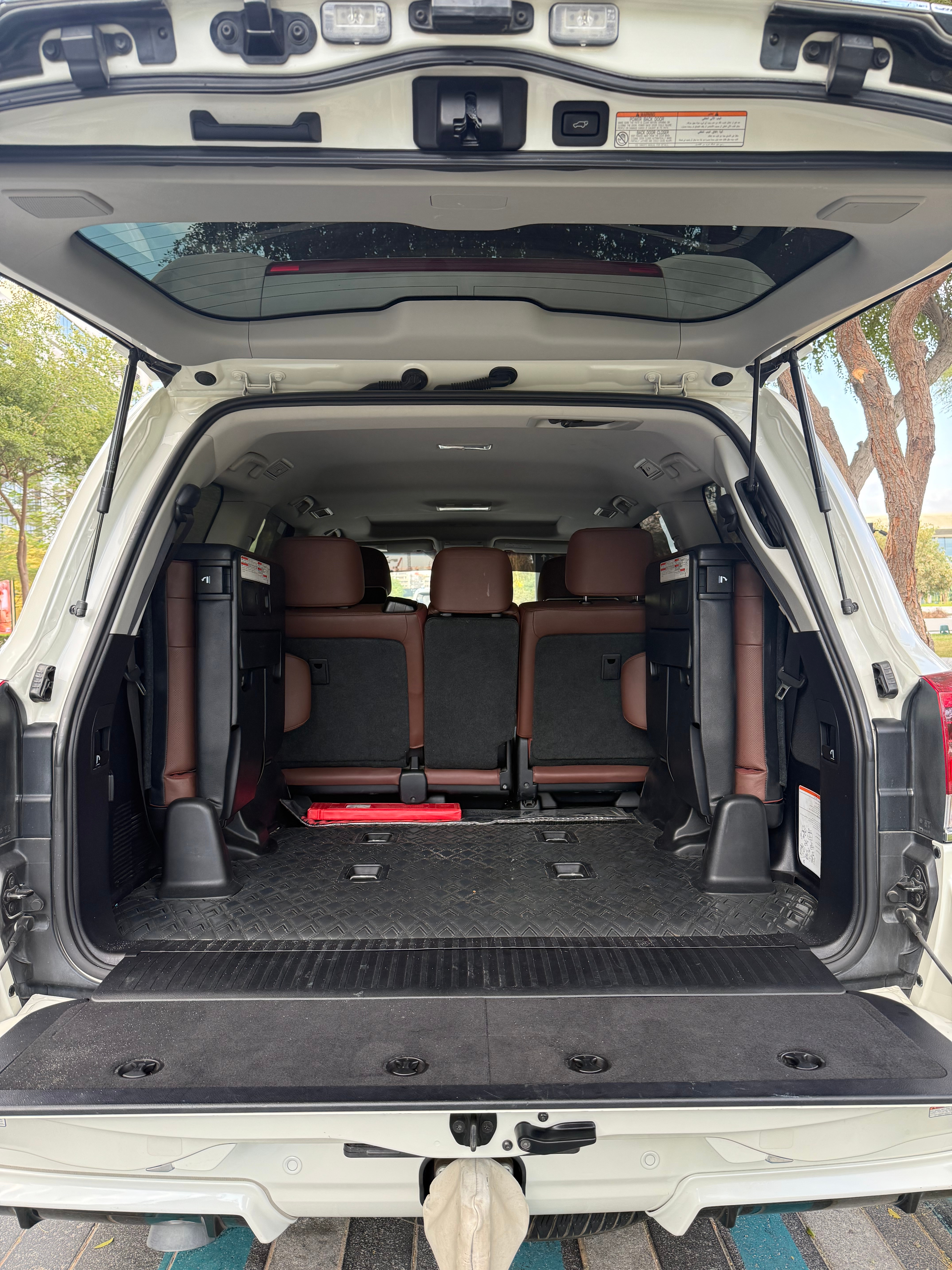 White Toyota Land Cruiser VXR V8 2019