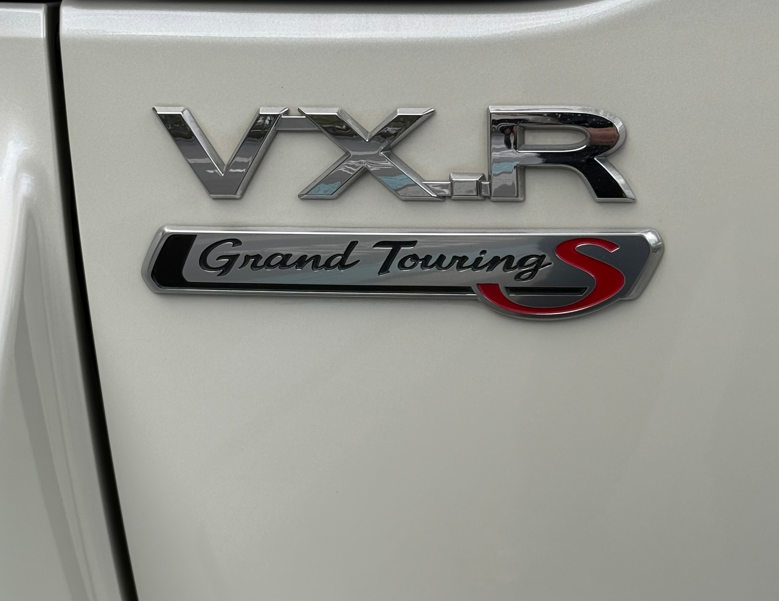 White Toyota Land Cruiser VXR V8 2019