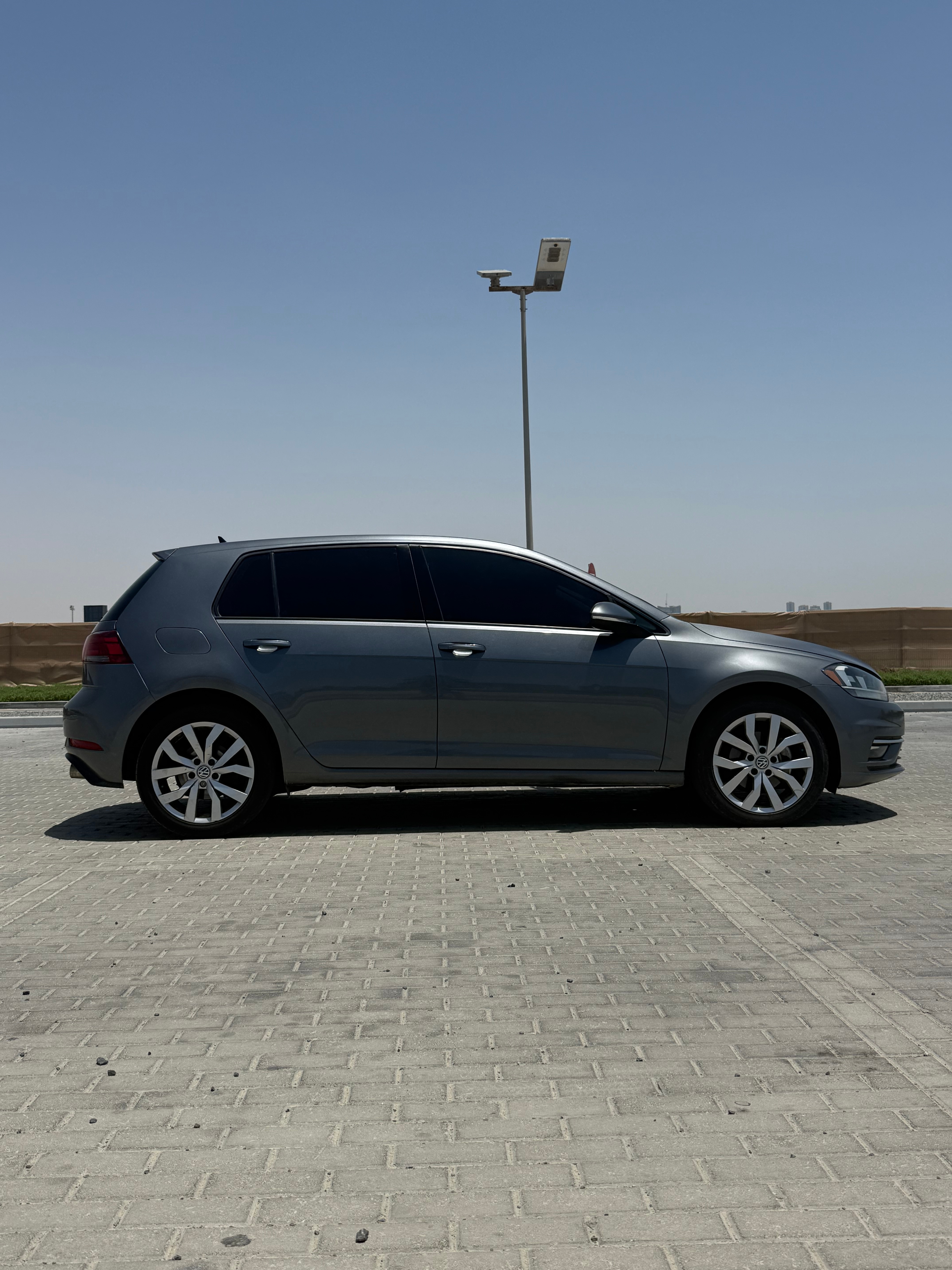 Grau Volkswagen Golf TSI S w/Sunroof 2021