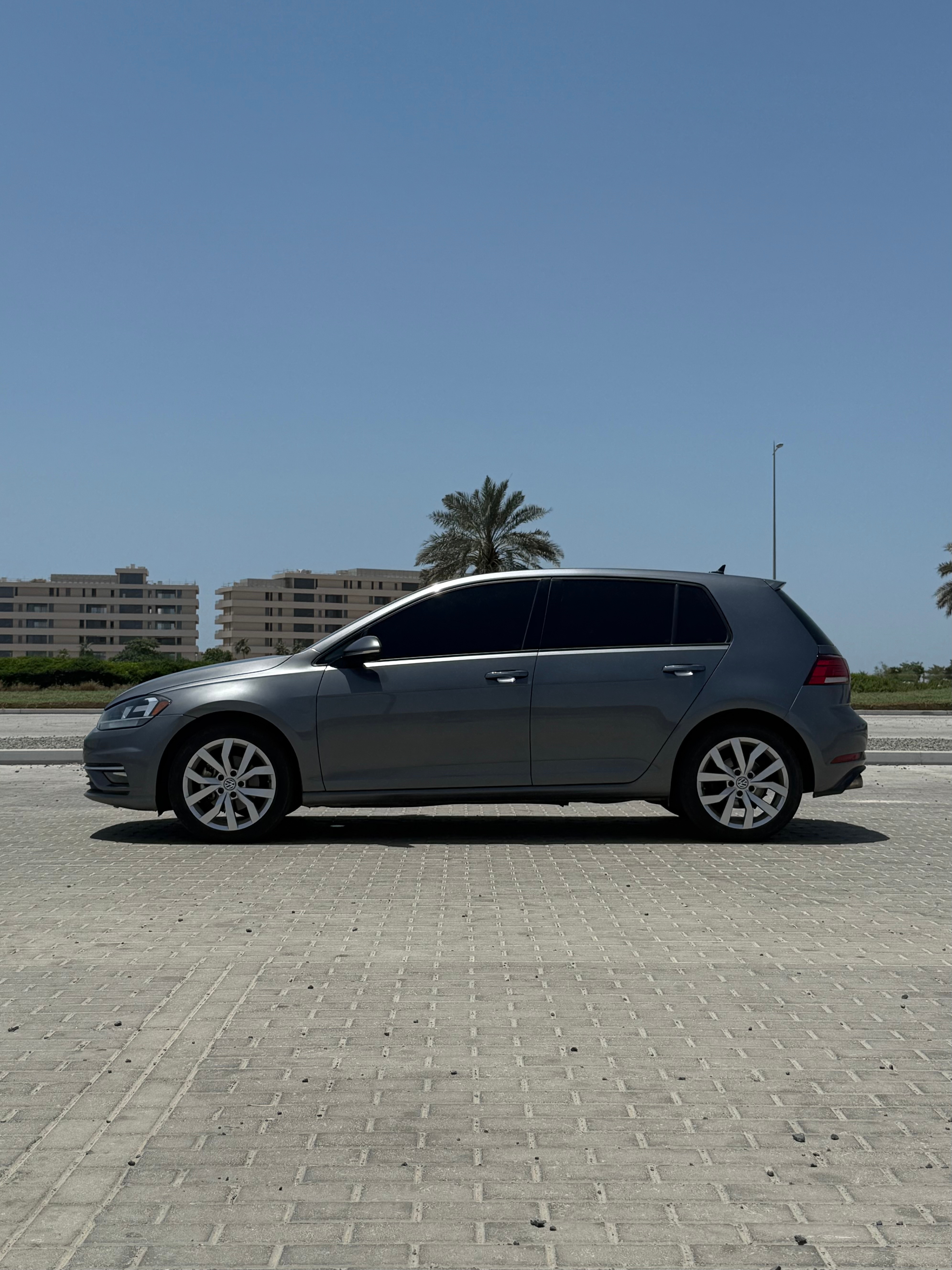 Grau Volkswagen Golf TSI S w/Sunroof 2021