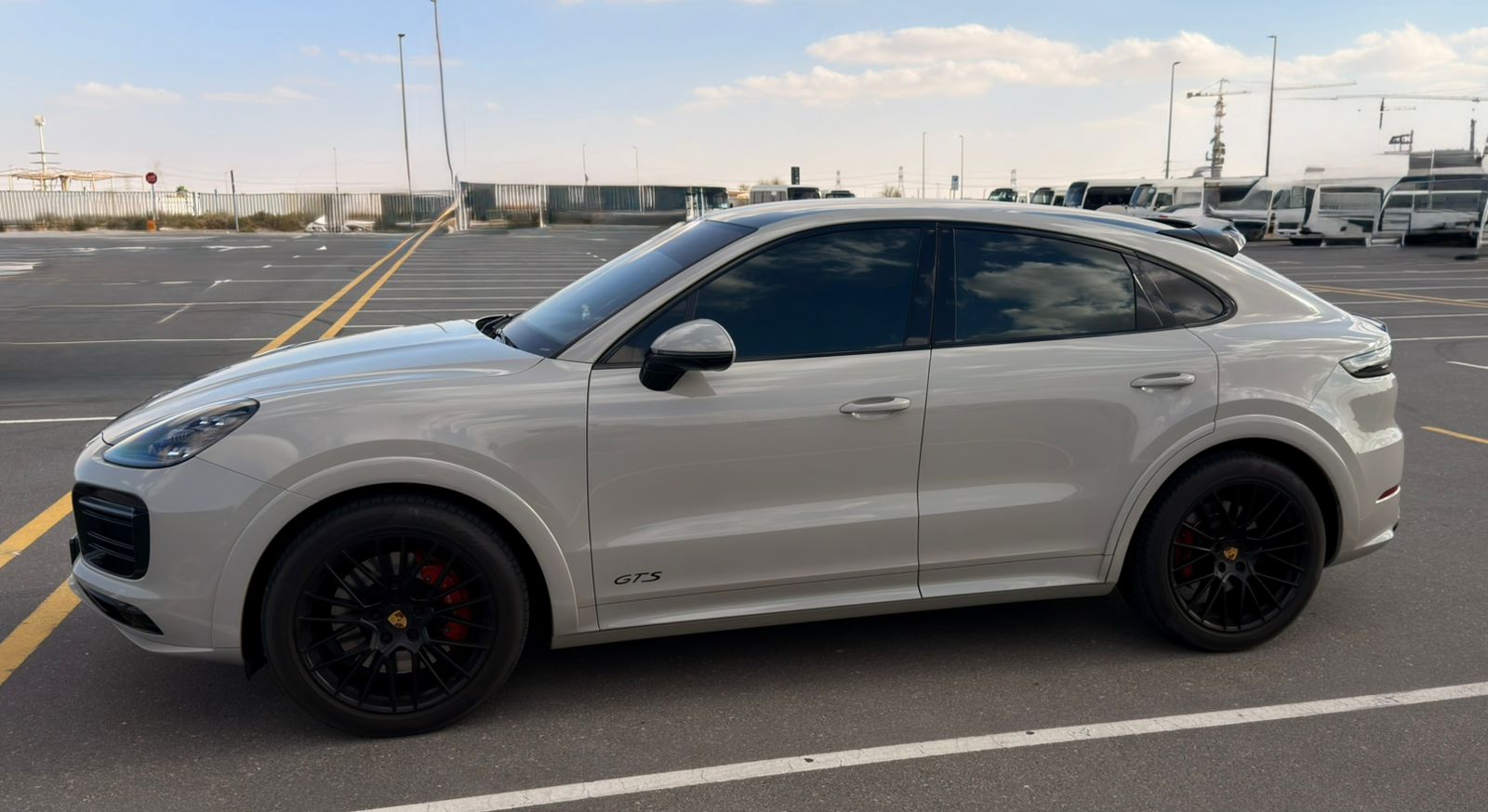 Grigio Porsche Cayenne GTS 2023