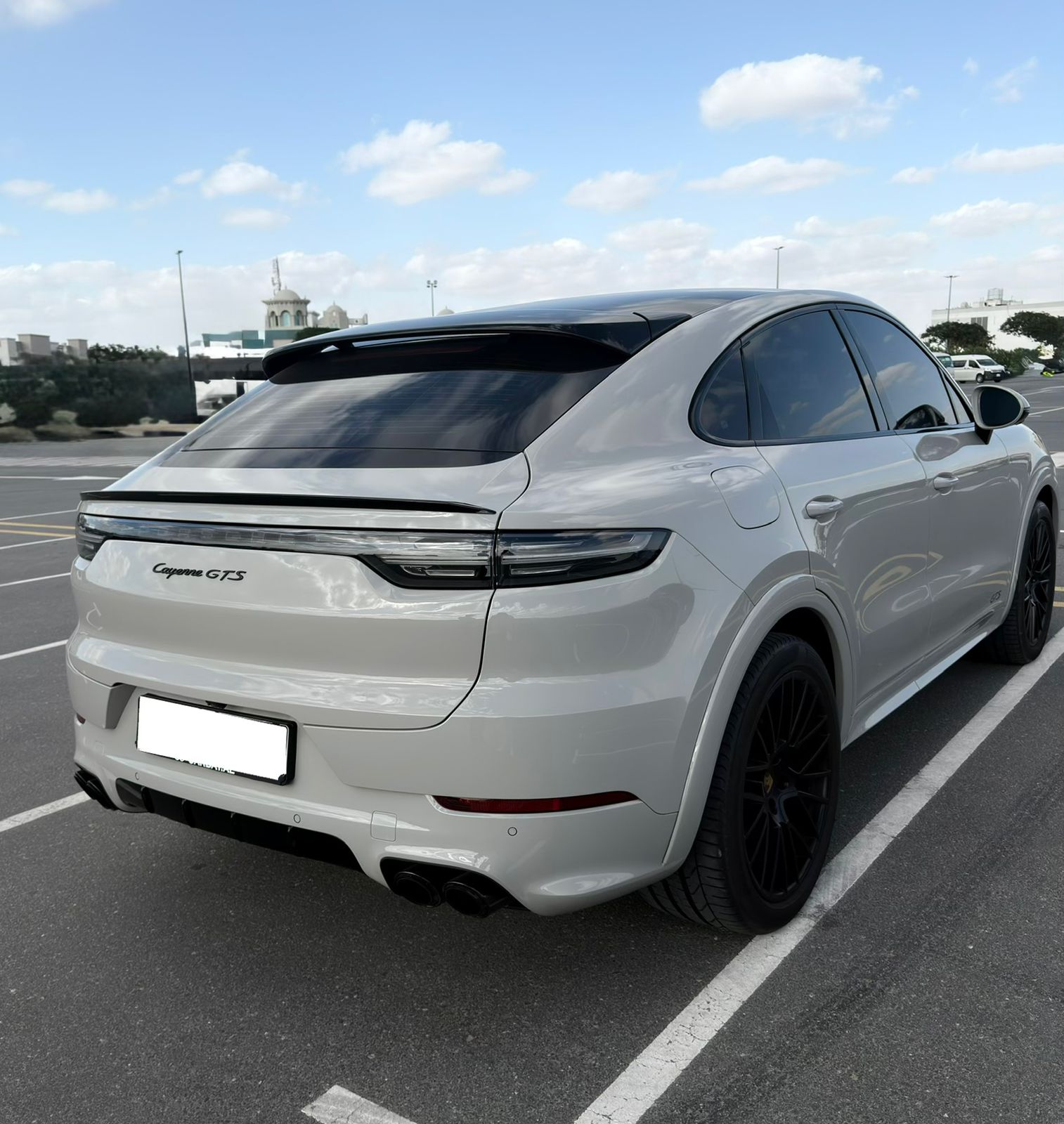 Grigio Porsche Cayenne GTS 2023