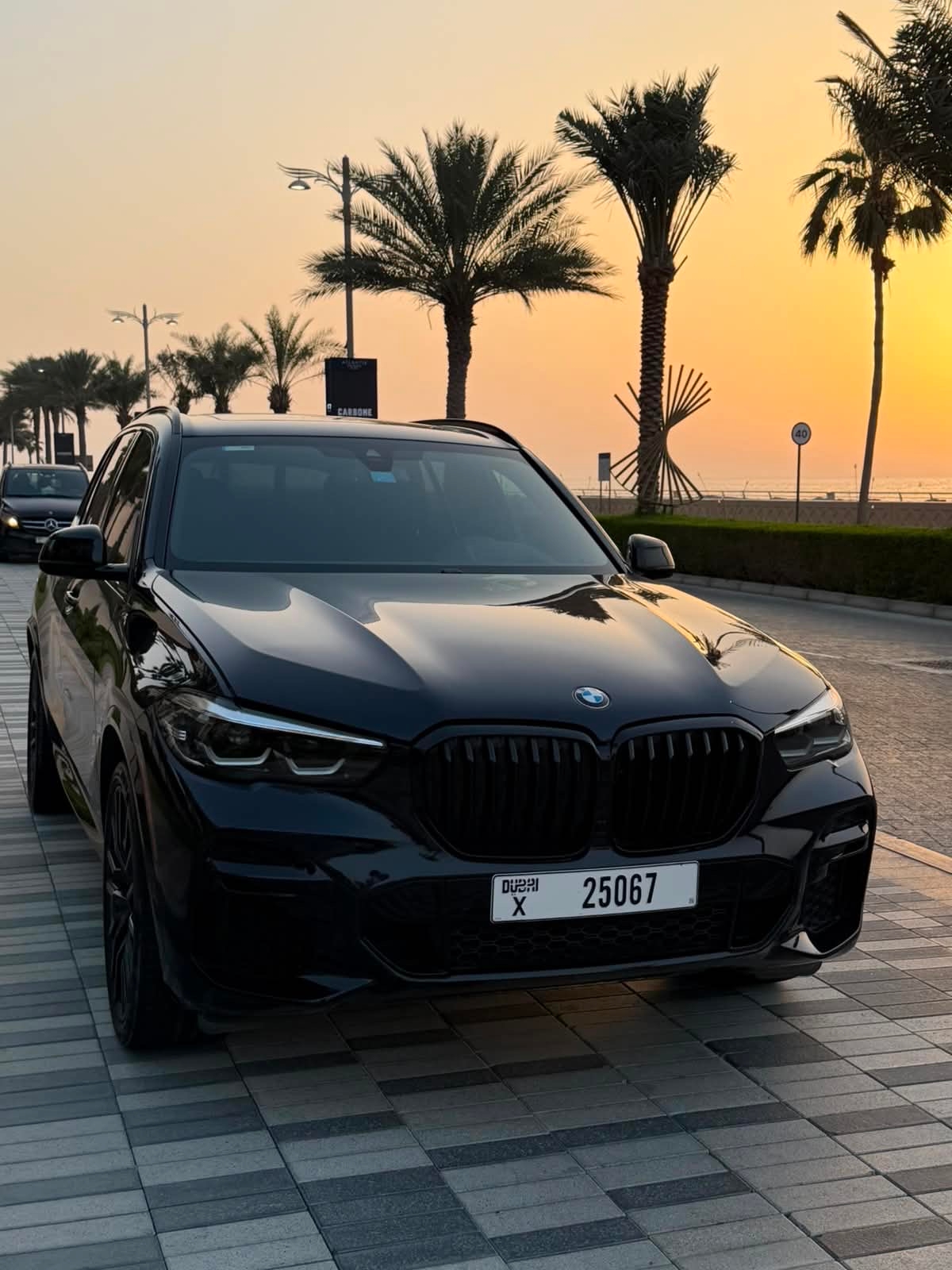 Black BMW X5 M40i 2023