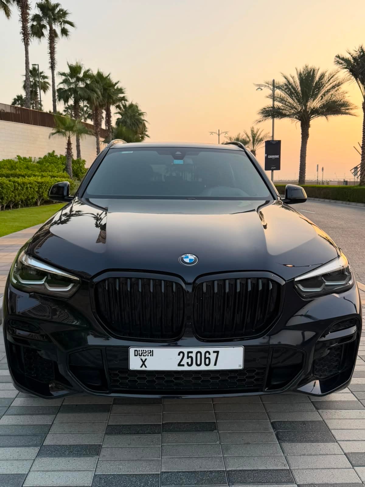 Black BMW X5 M40i 2023
