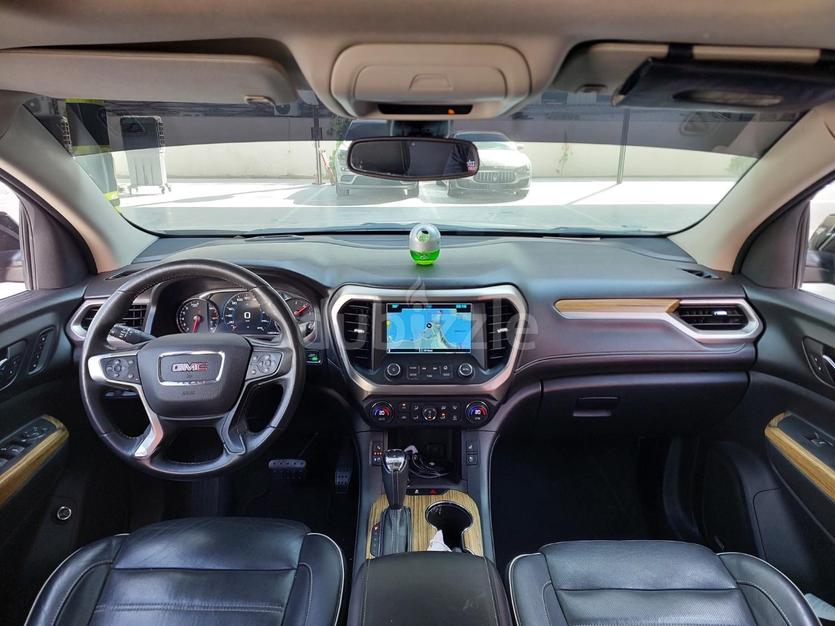 Nero GMC Acadia Denali 2018