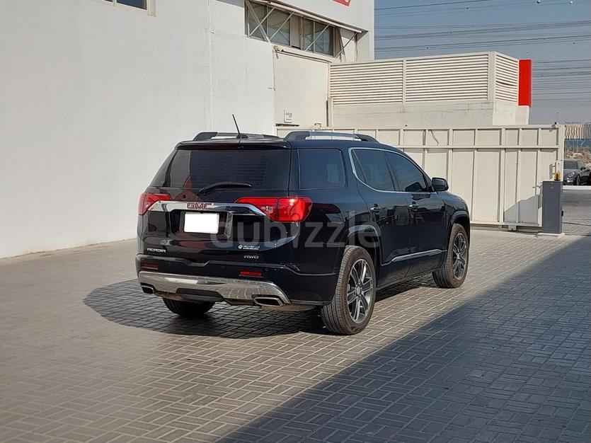 Nero GMC Acadia Denali 2018