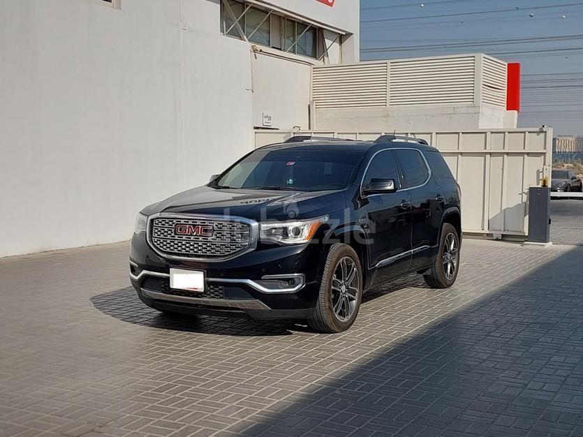 Nero GMC Acadia Denali 2018