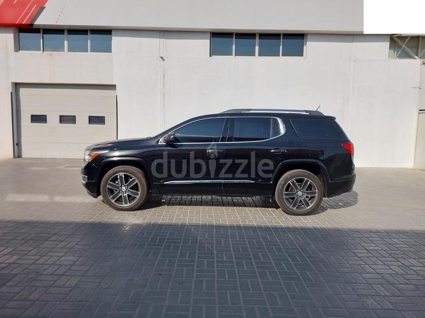 Nero GMC Acadia Denali 2018
