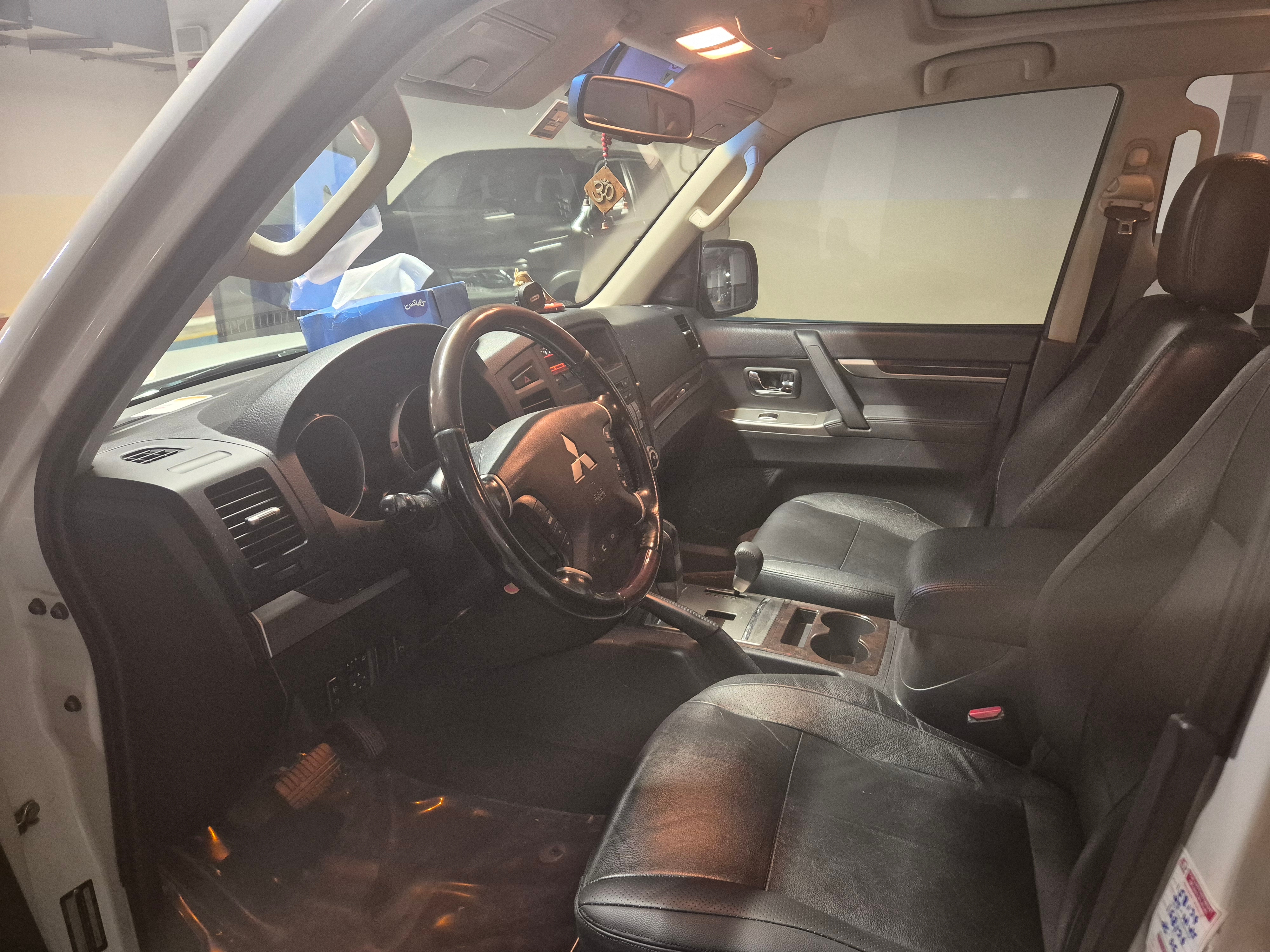 Blanco Mitsubishi Pajero GLS Top 5 Door 2014