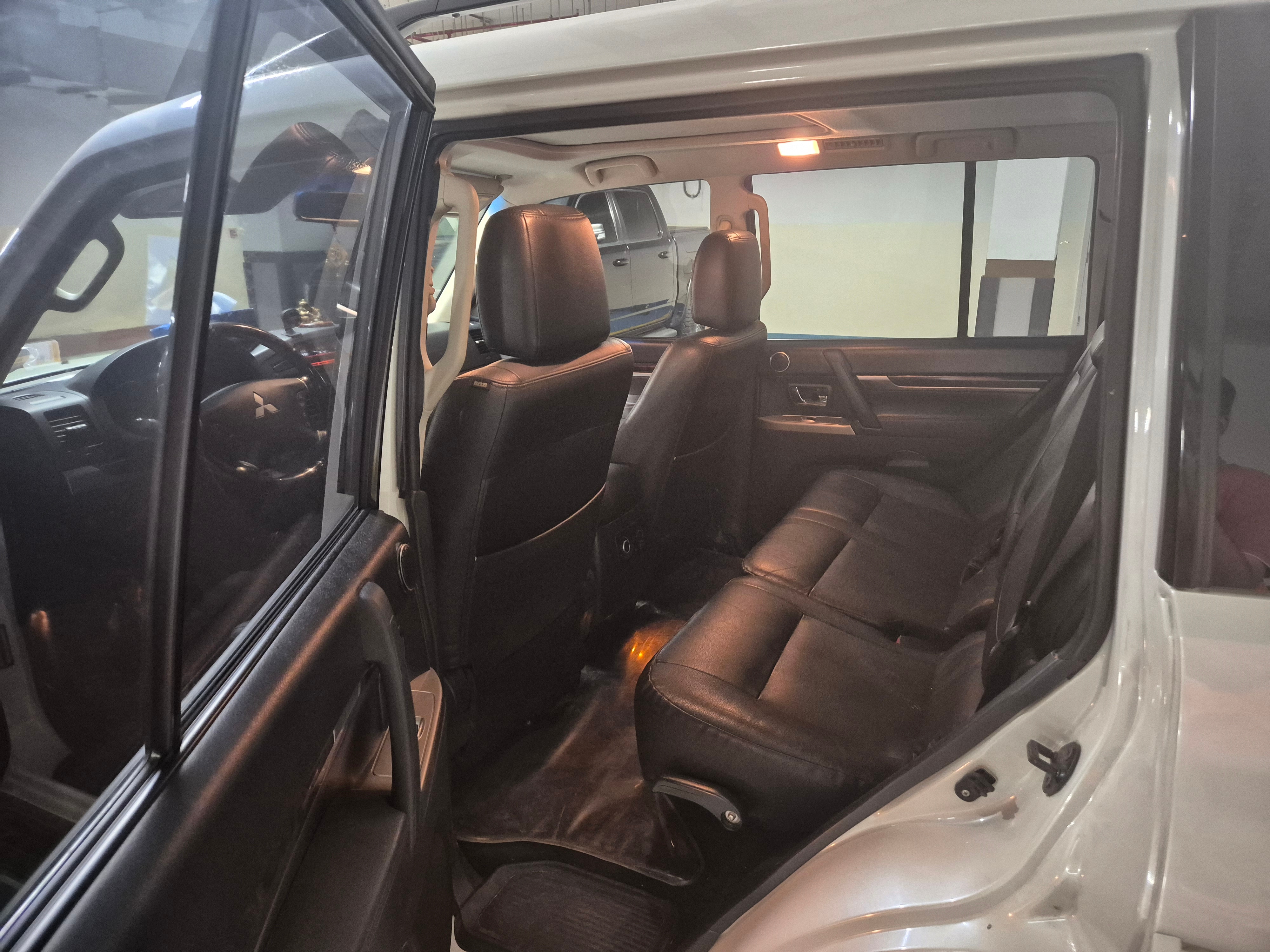 Blanco Mitsubishi Pajero GLS Top 5 Door 2014