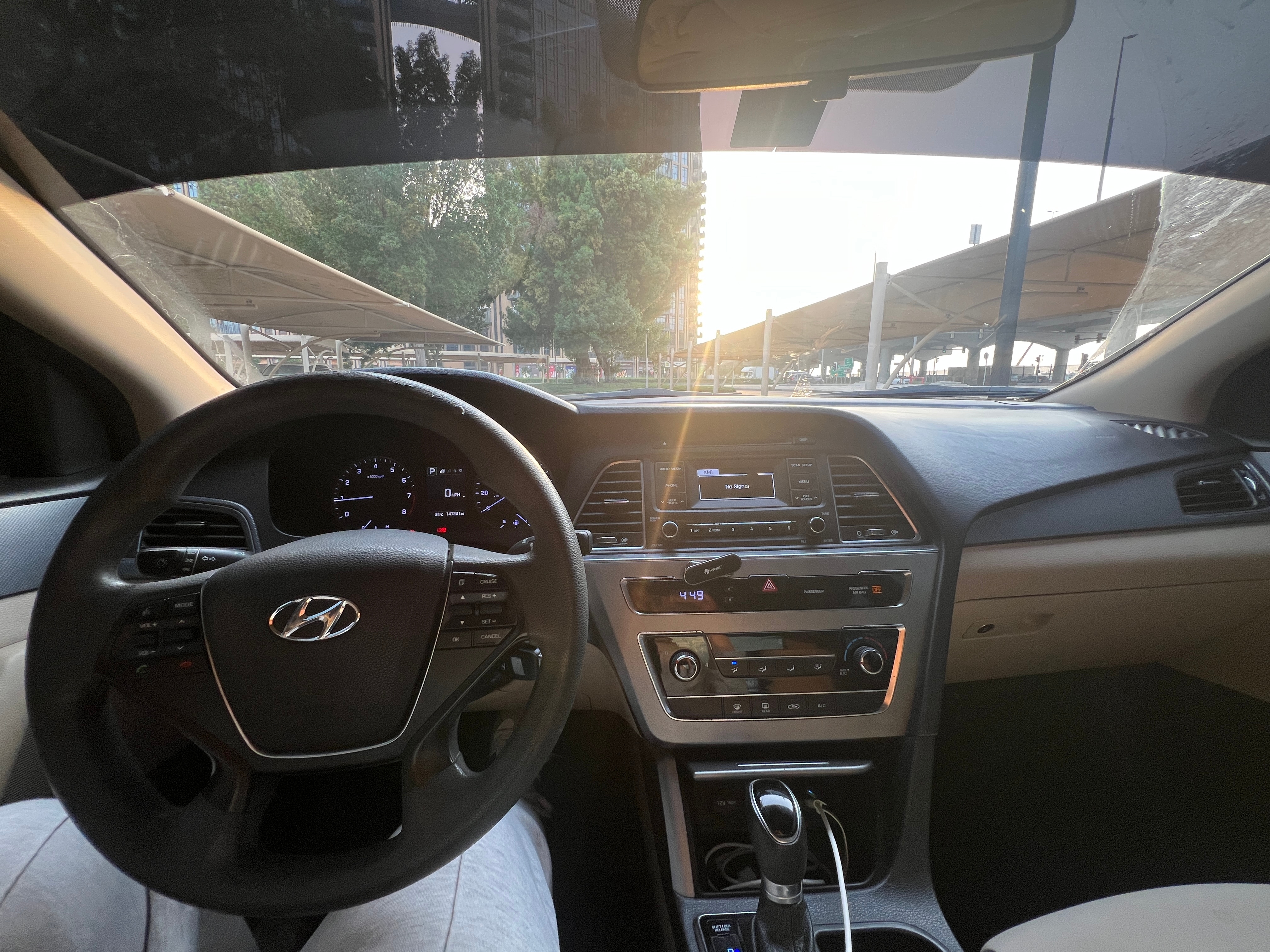 Gris oscuro Hyundai Sonata Standard 2017