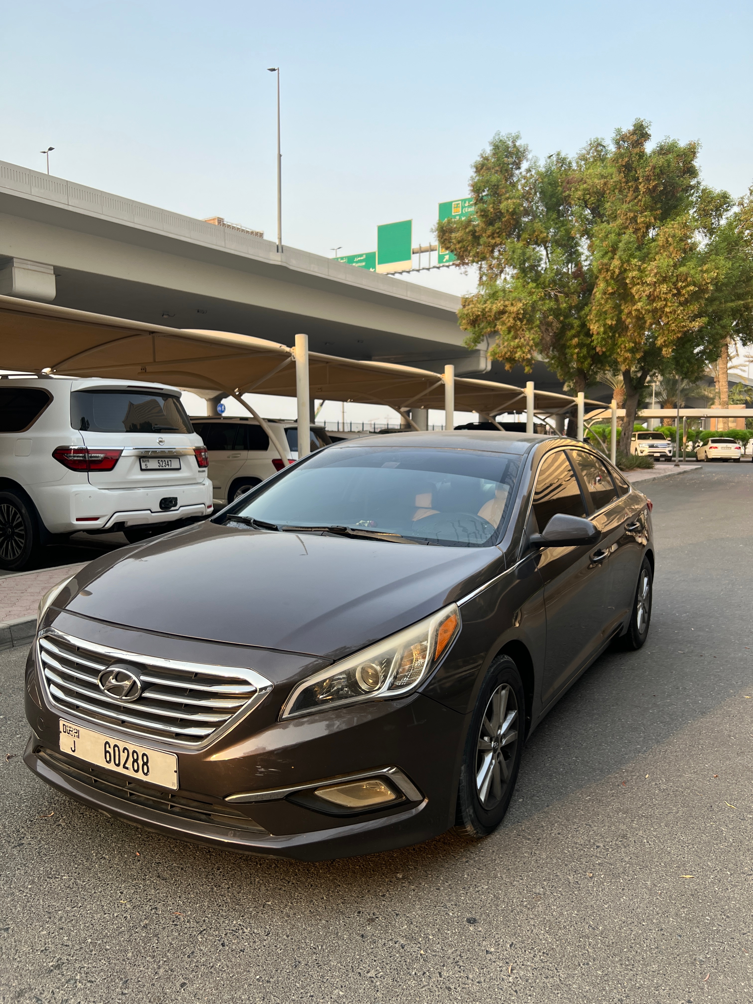 Gris oscuro Hyundai Sonata Standard 2017