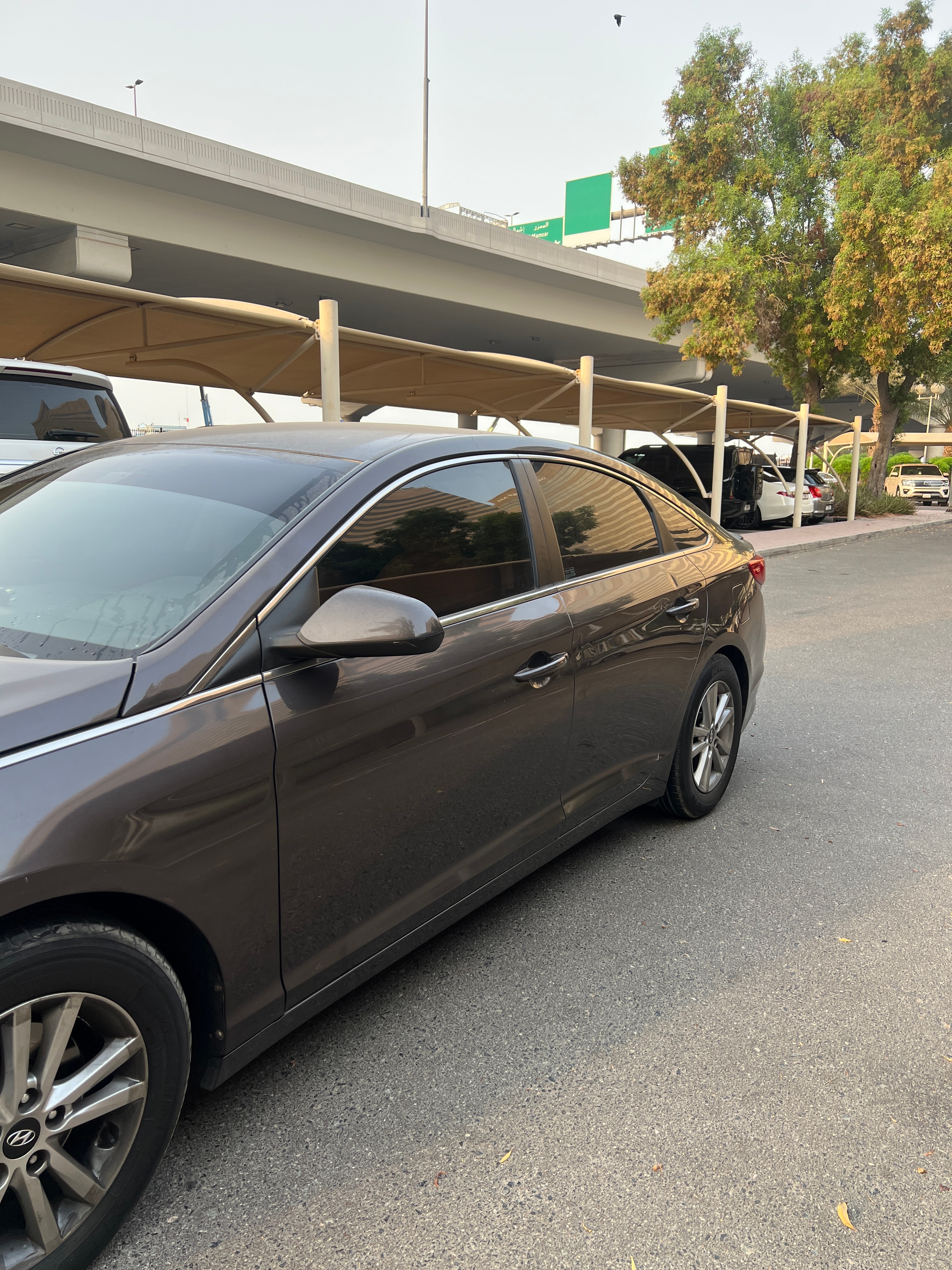 Gris oscuro Hyundai Sonata Standard 2017
