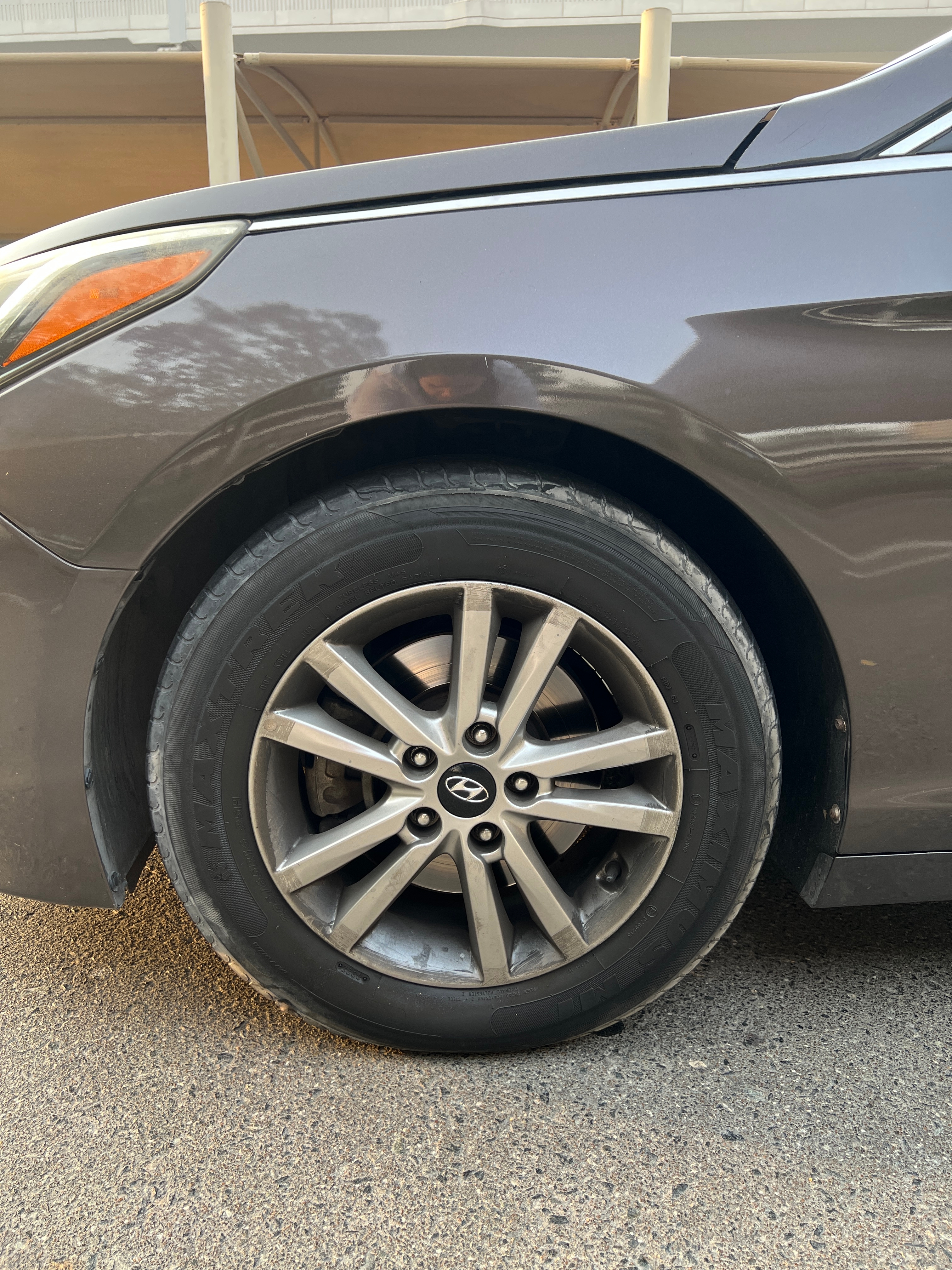 Gris oscuro Hyundai Sonata Standard 2017