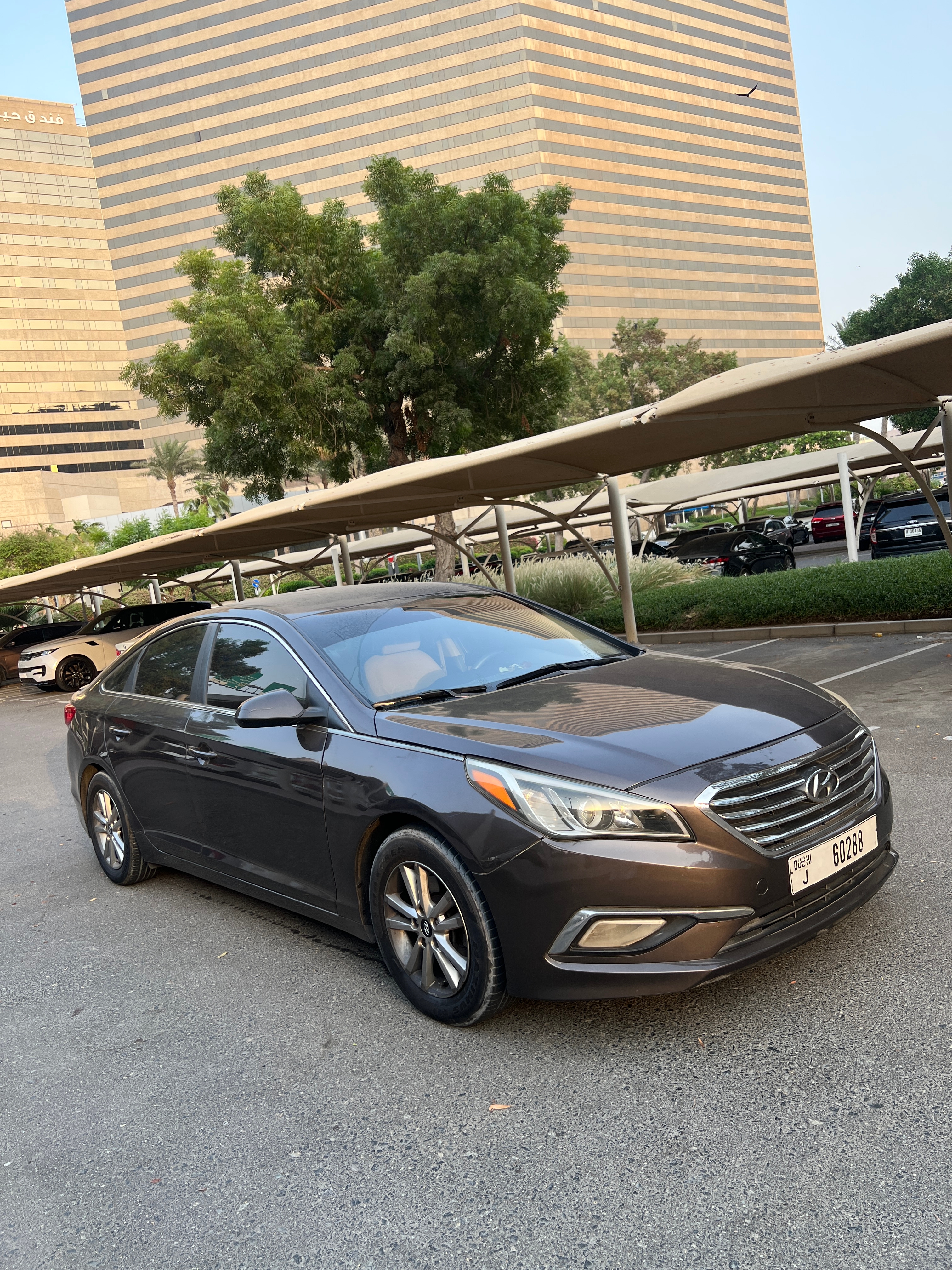 Gris oscuro Hyundai Sonata Standard 2017