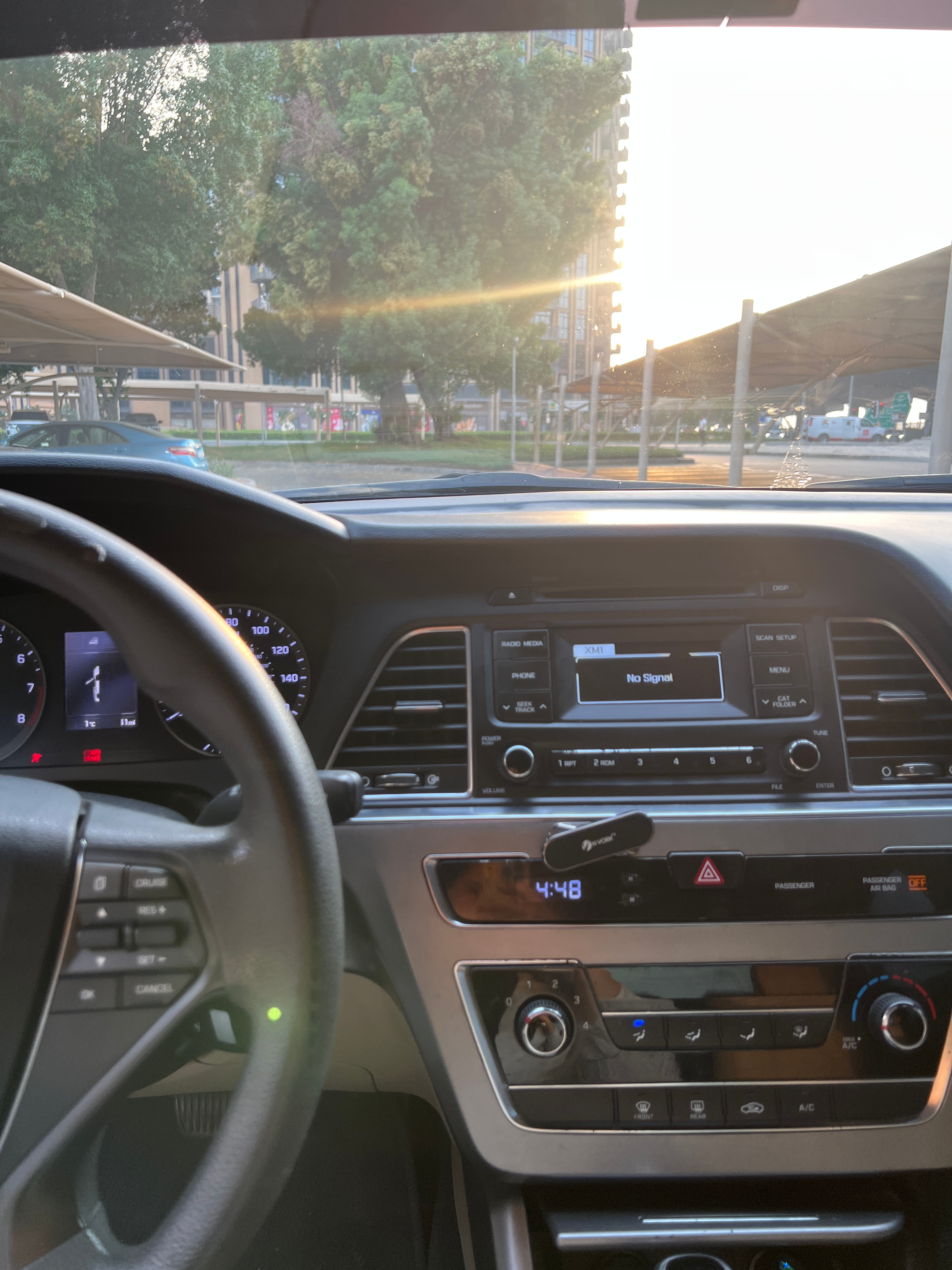 Gris oscuro Hyundai Sonata Standard 2017
