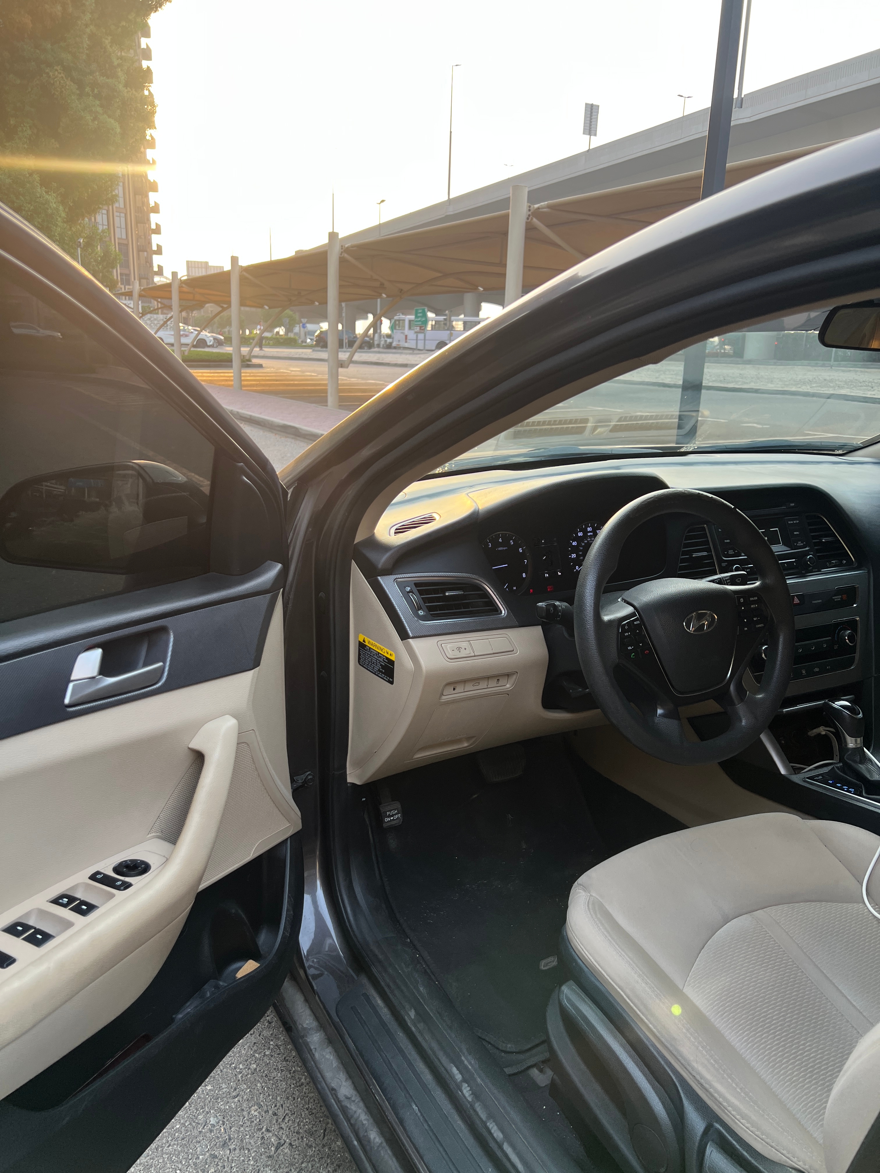 Gris oscuro Hyundai Sonata Standard 2017