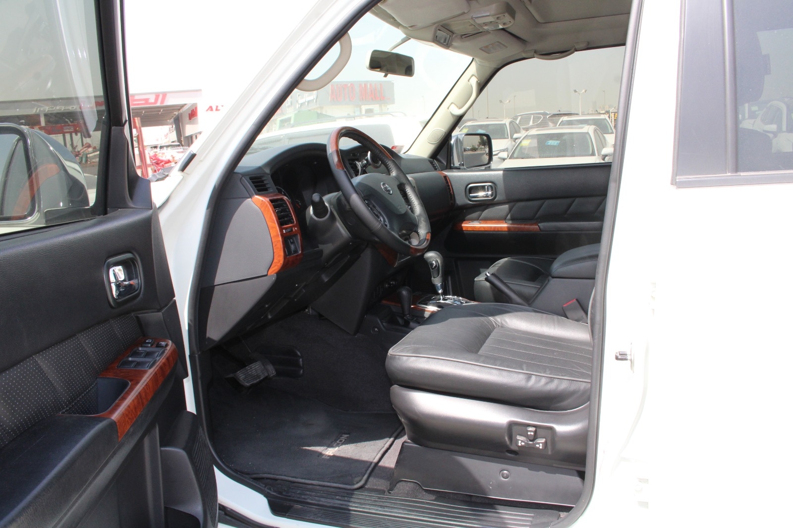 Pearl White Nissan Patrol Safari Safari 2022