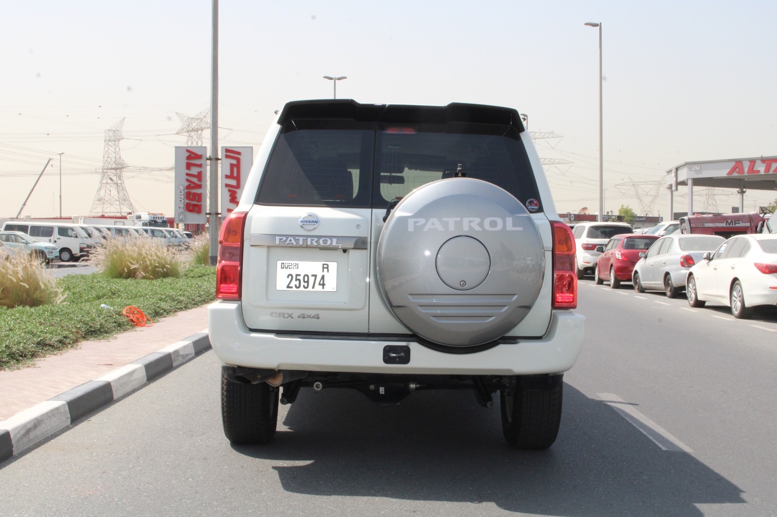 Pearl White Nissan Patrol Safari Safari 2022
