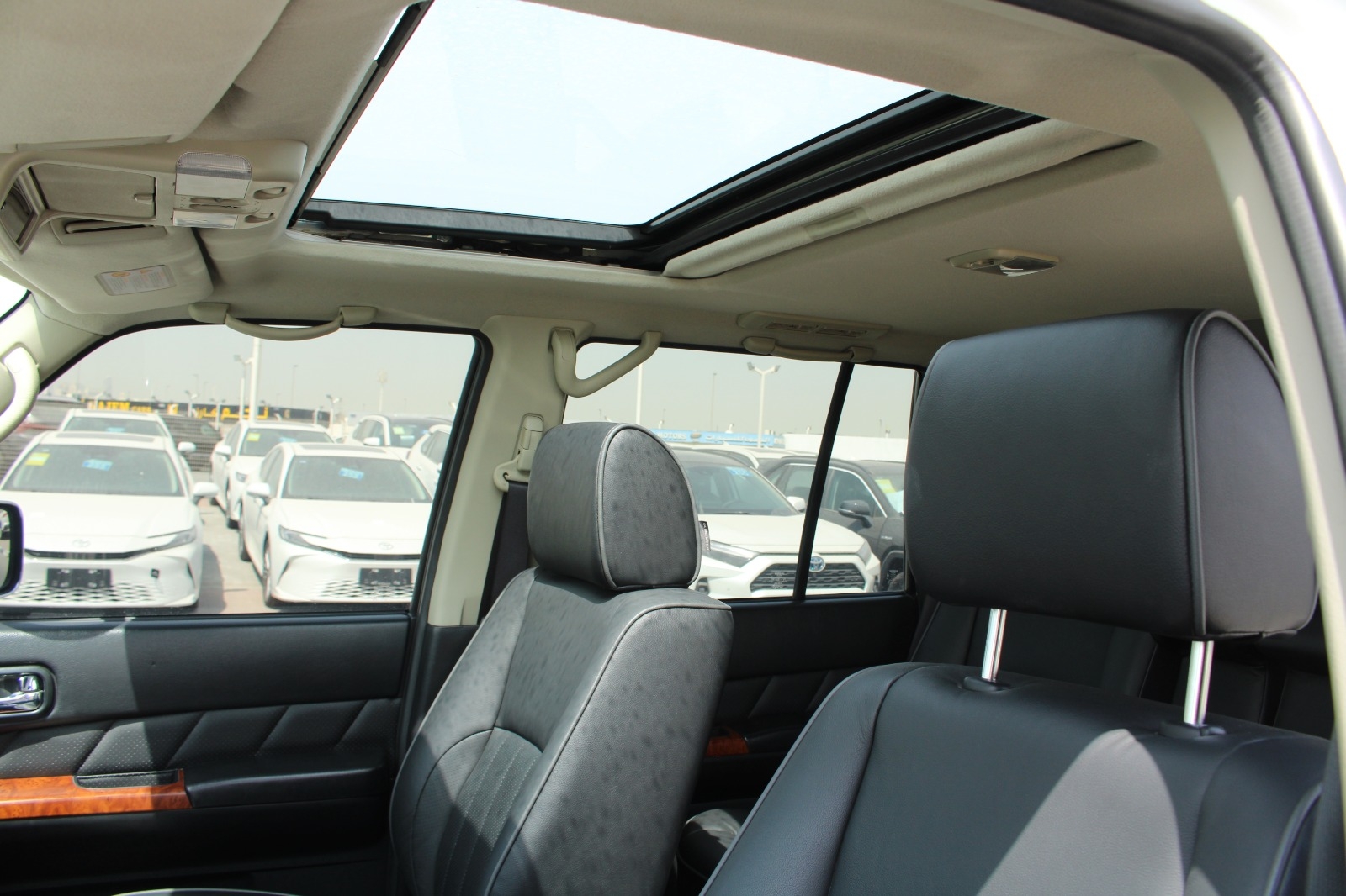 Pearl White Nissan Patrol Safari Safari 2022