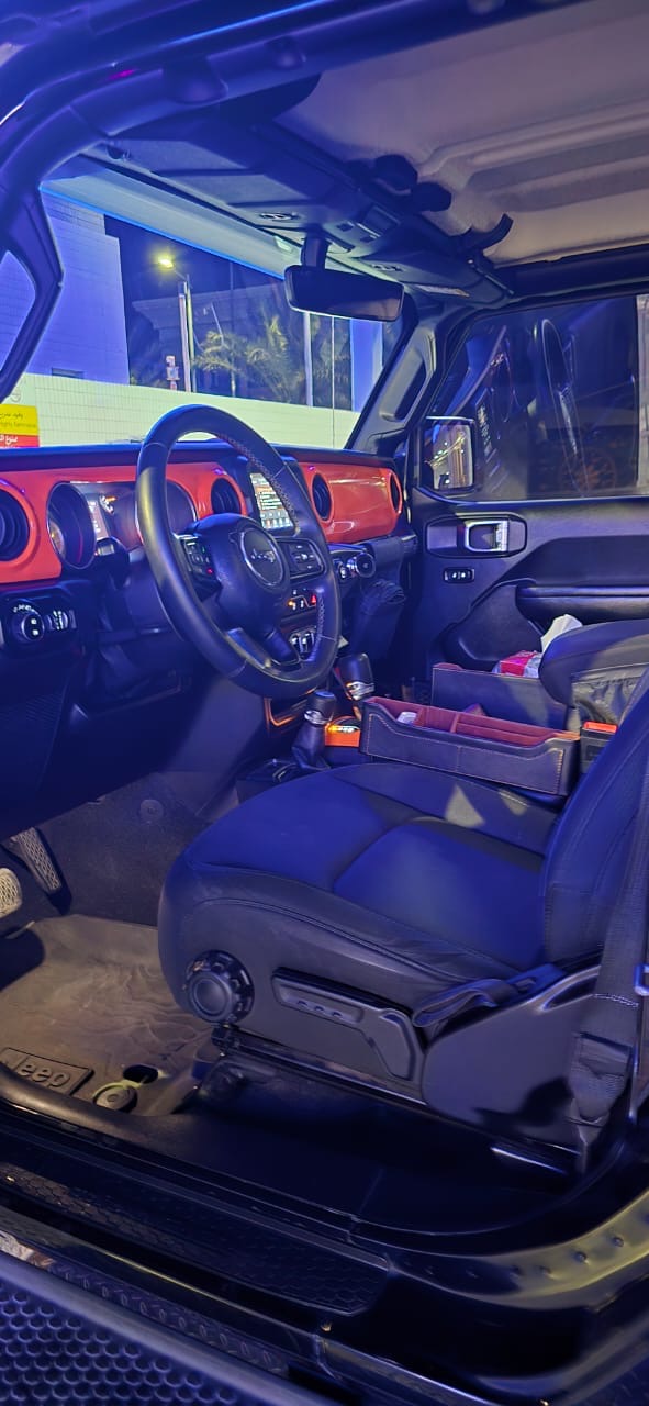 Schwarz Jeep Wrangler Sport 2018
