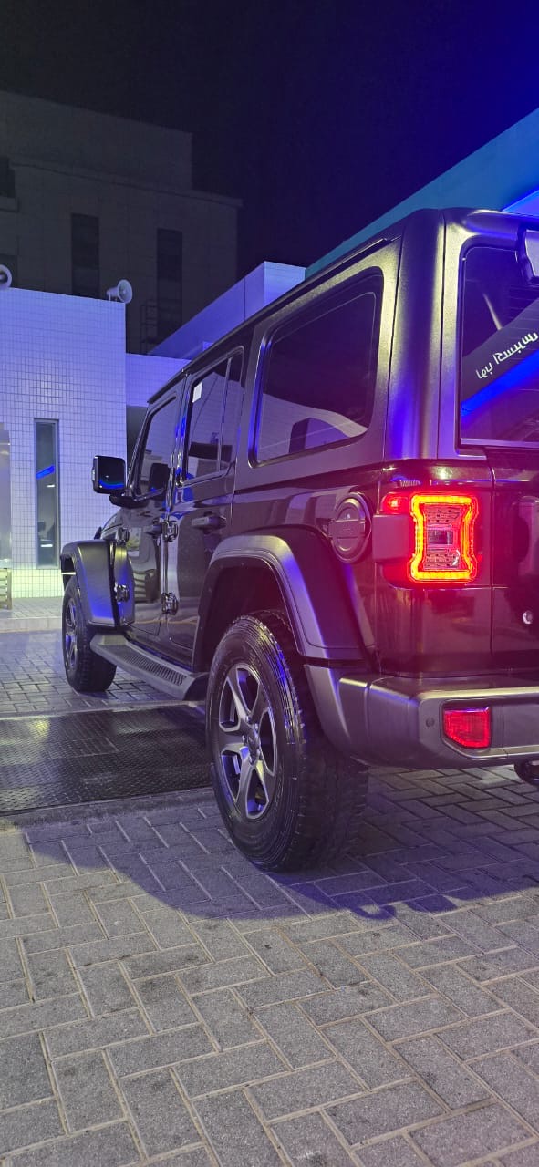 Schwarz Jeep Wrangler Sport 2018