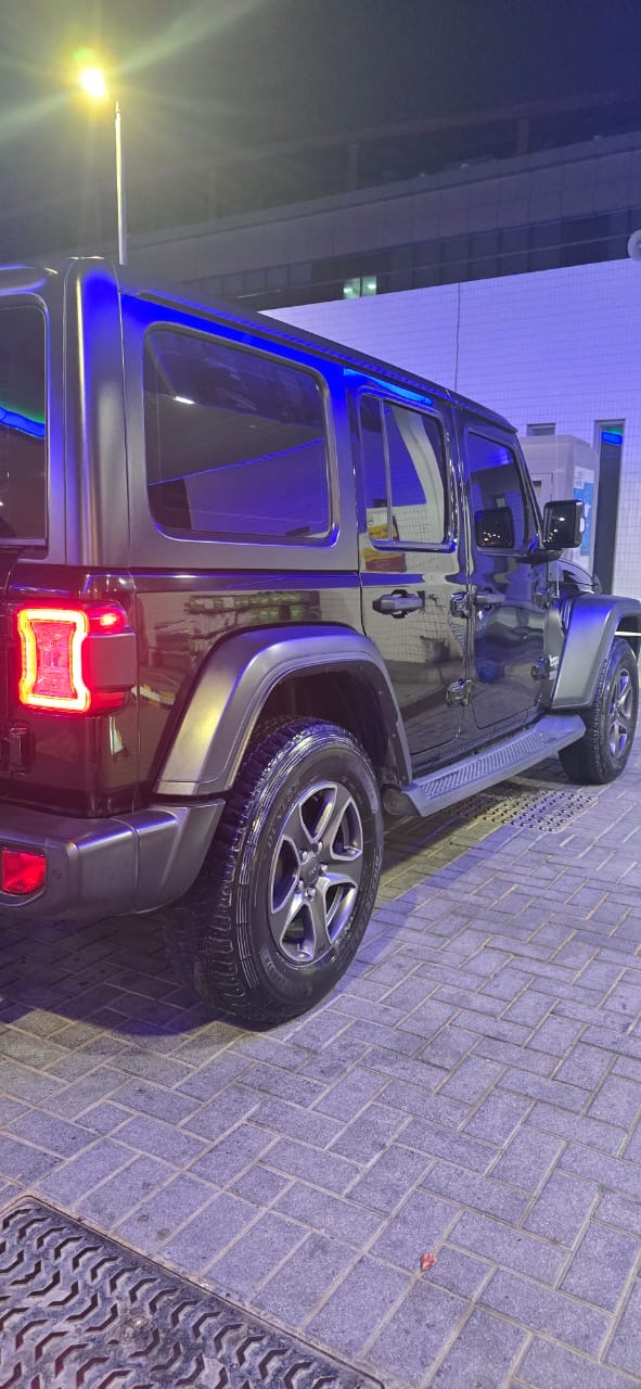Schwarz Jeep Wrangler Sport 2018