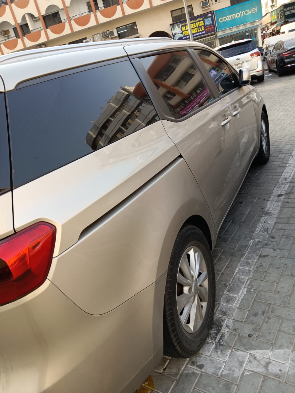 Dorado champagne Kia Sedona LX 2017
