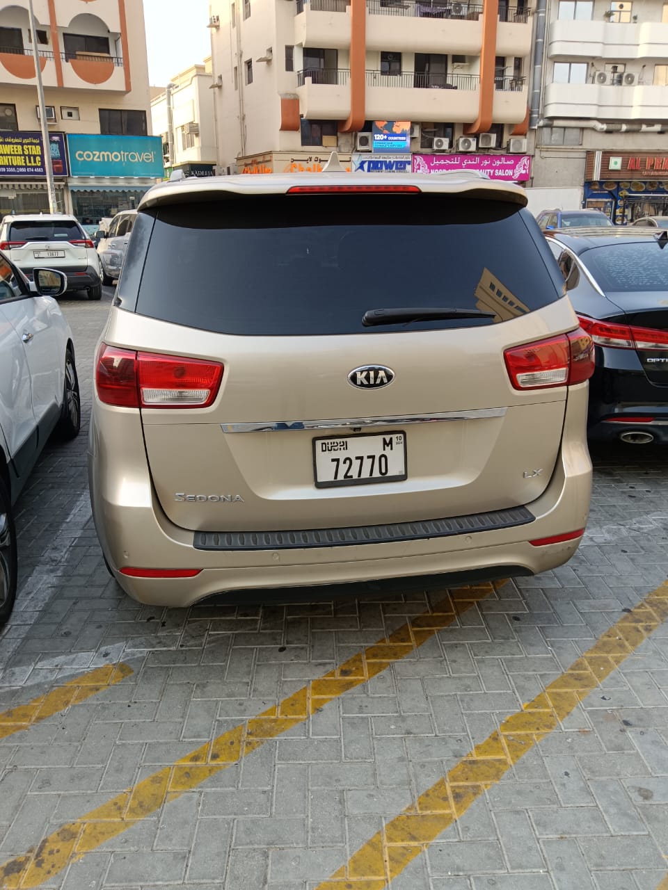 Dorado champagne Kia Sedona LX 2017