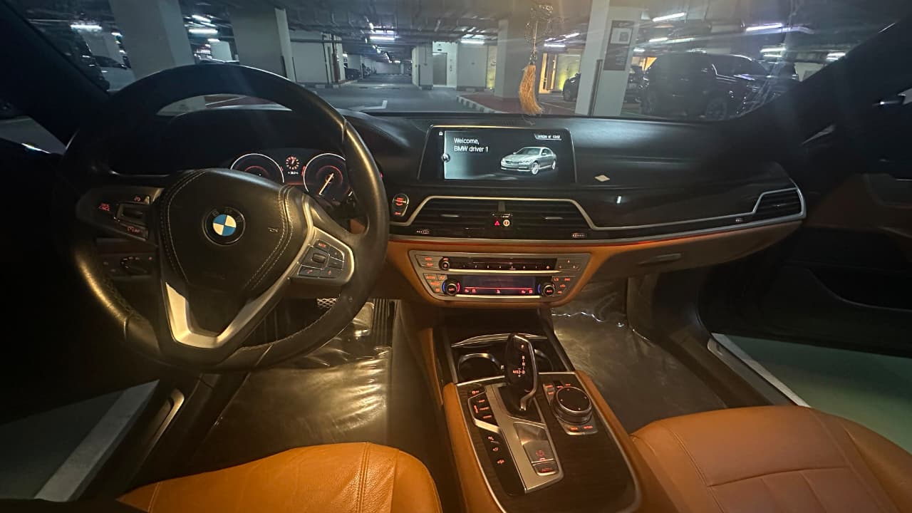 Blue BMW 730Li 2017
