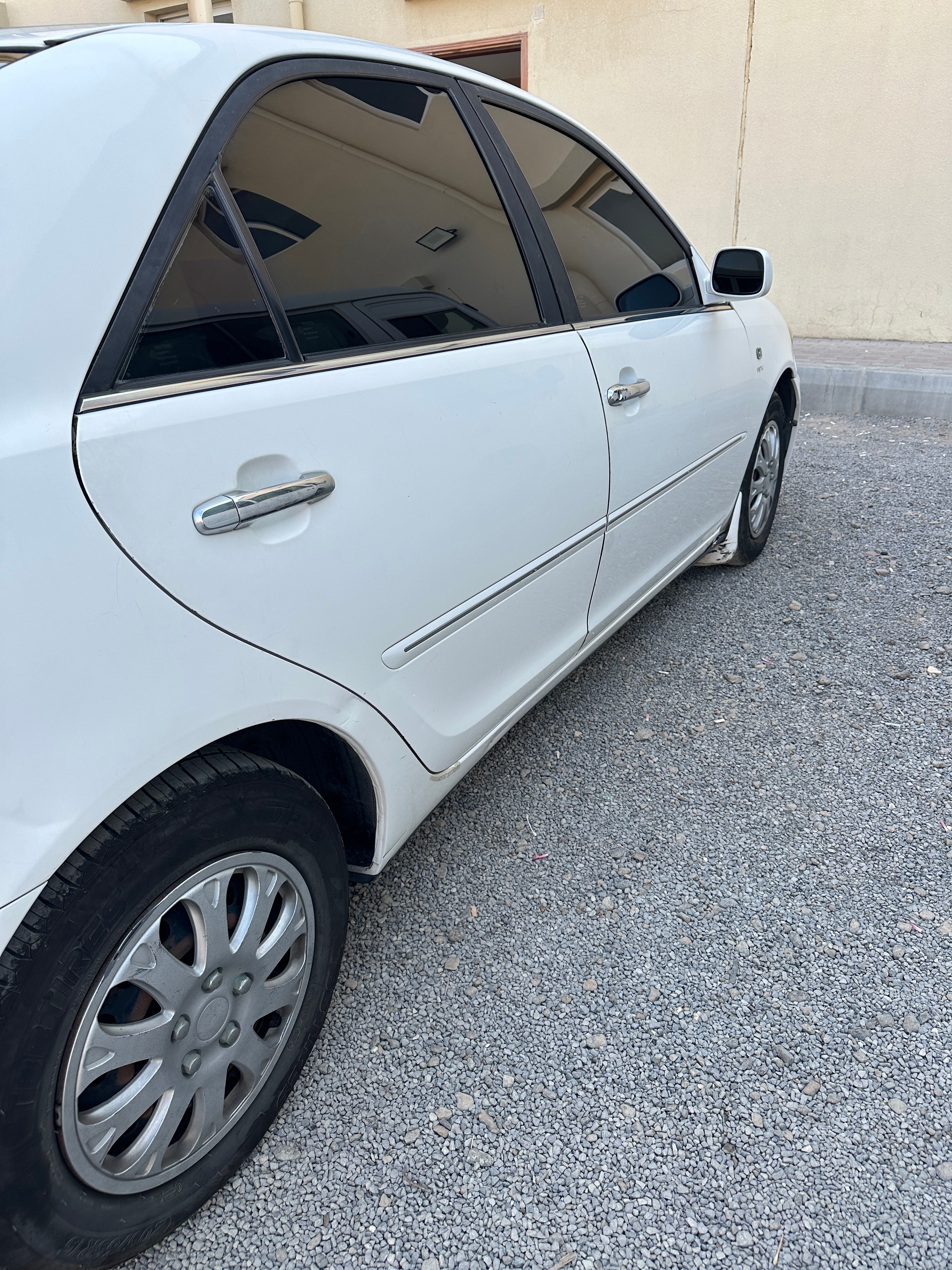 White Toyota Camry XLE 2005