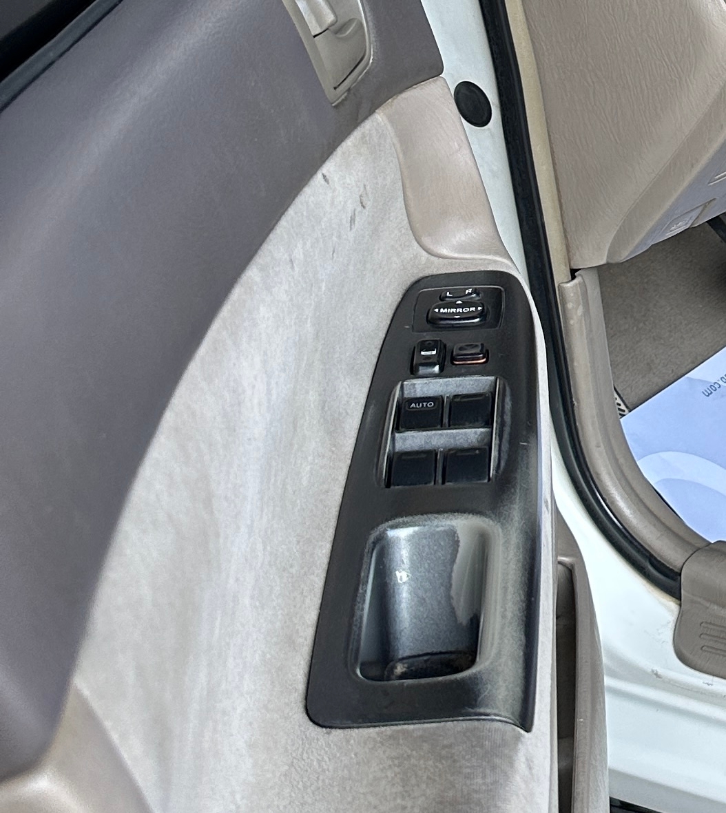White Toyota Camry XLE 2005