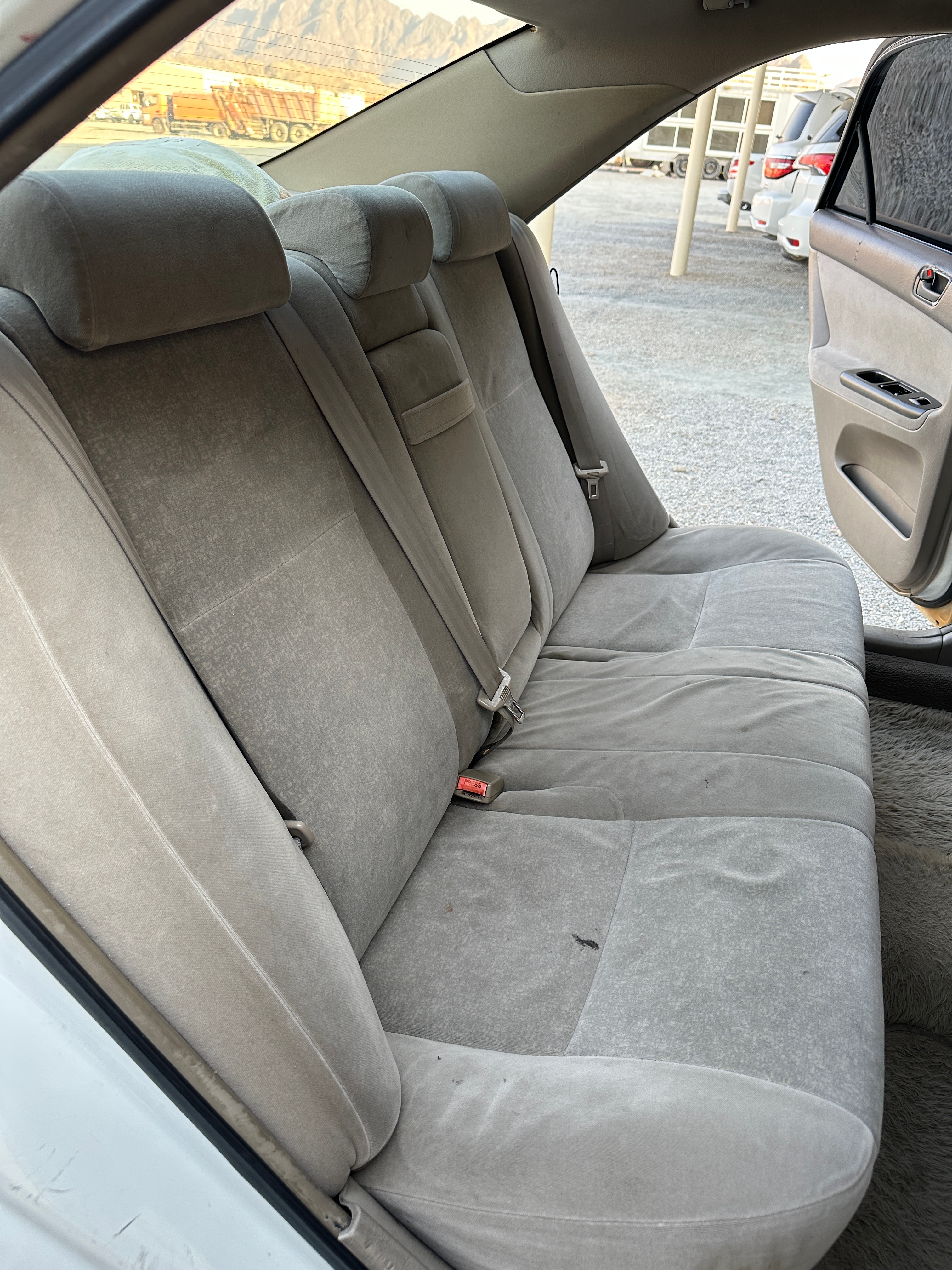 White Toyota Camry XLE 2005