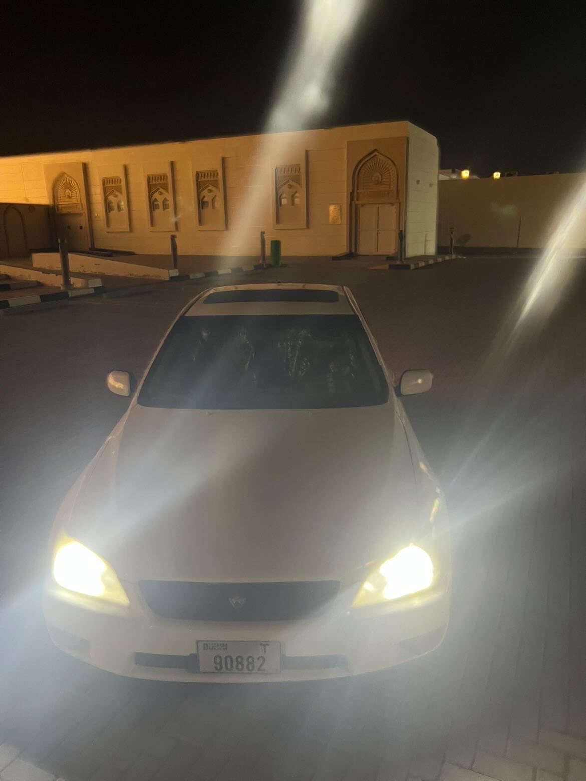 White Lexus IS 300 2003