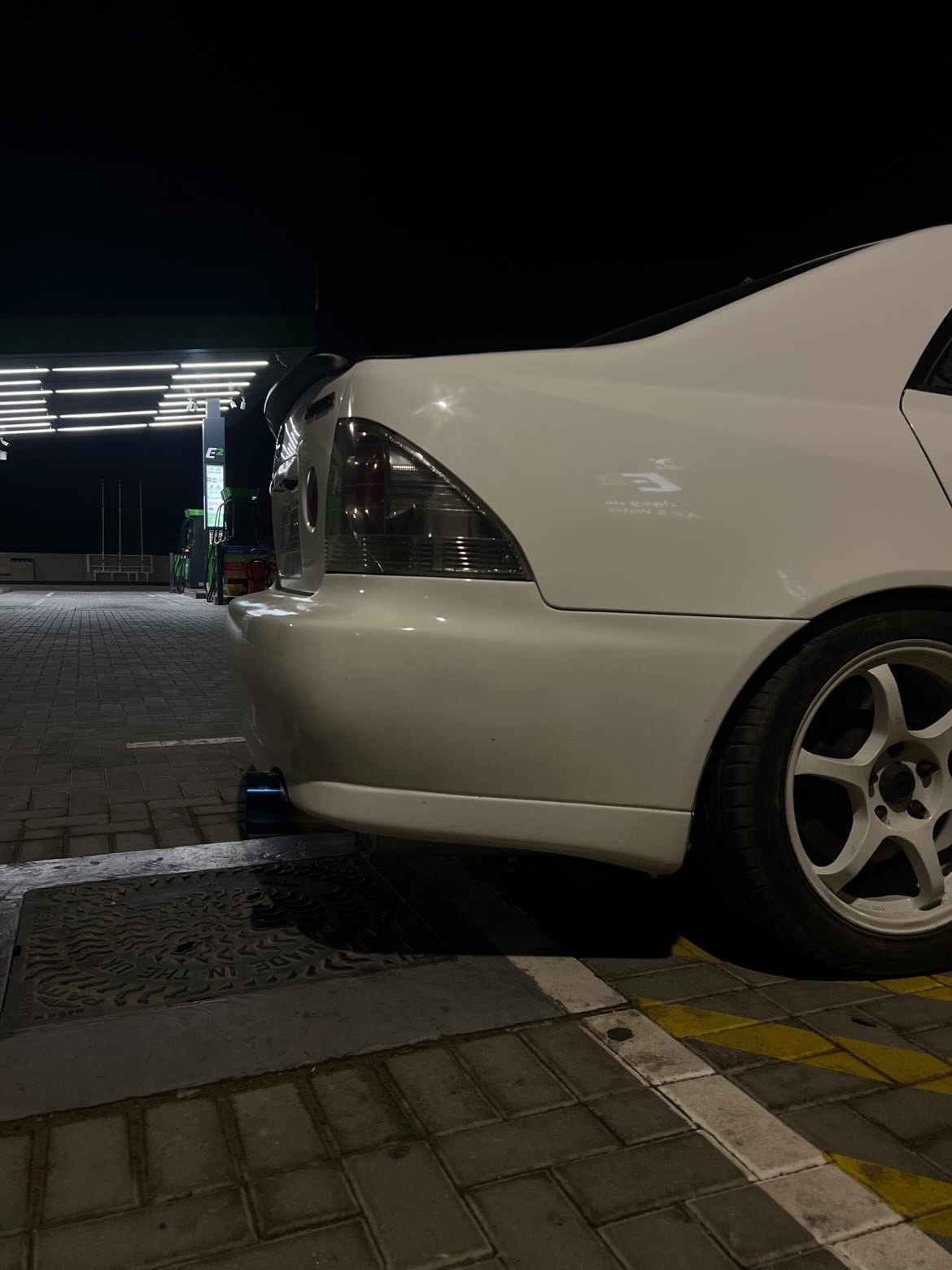 White Lexus IS 300 2003