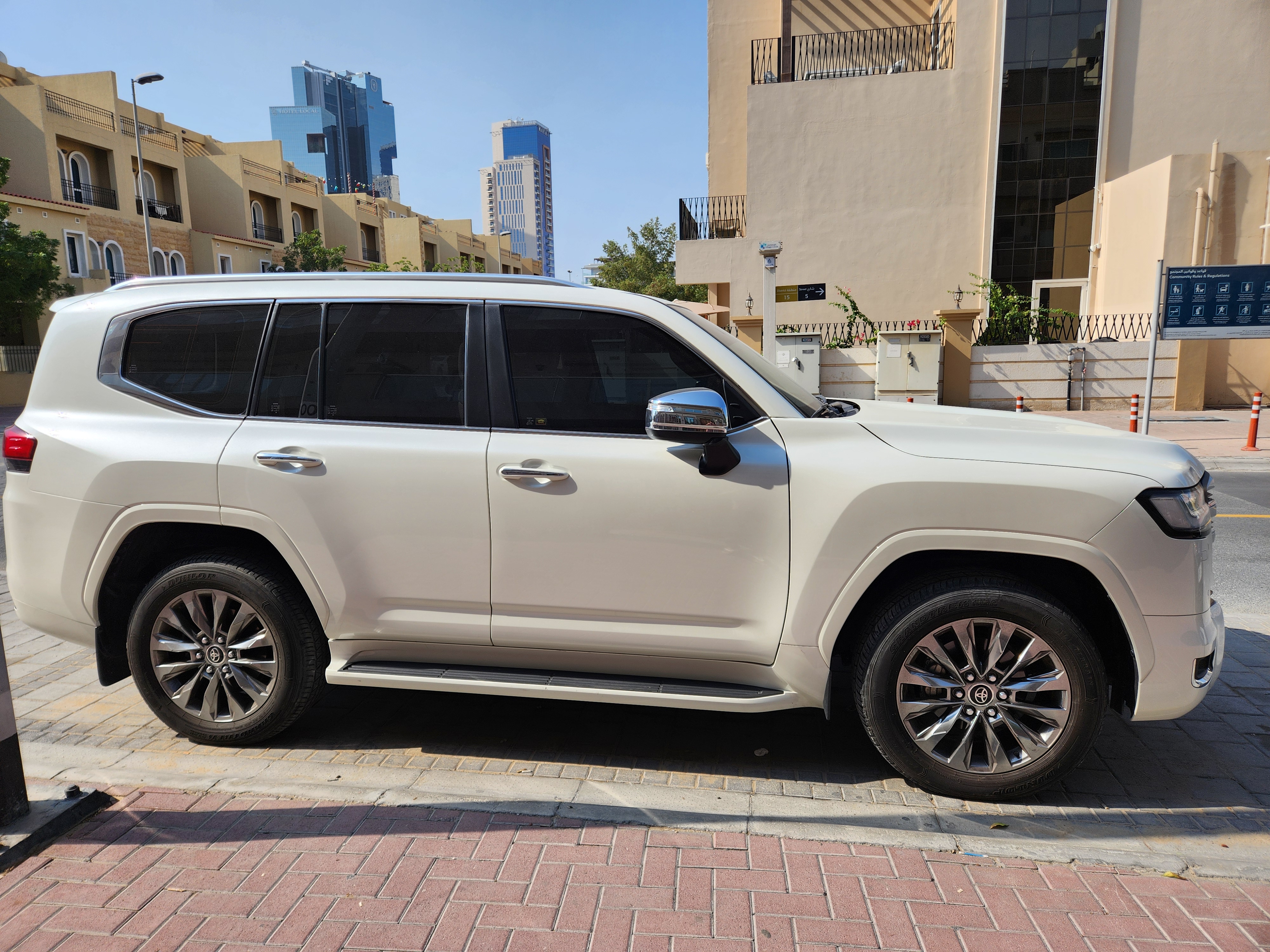 Blanc Toyota Land Cruiser 4.0L 2022